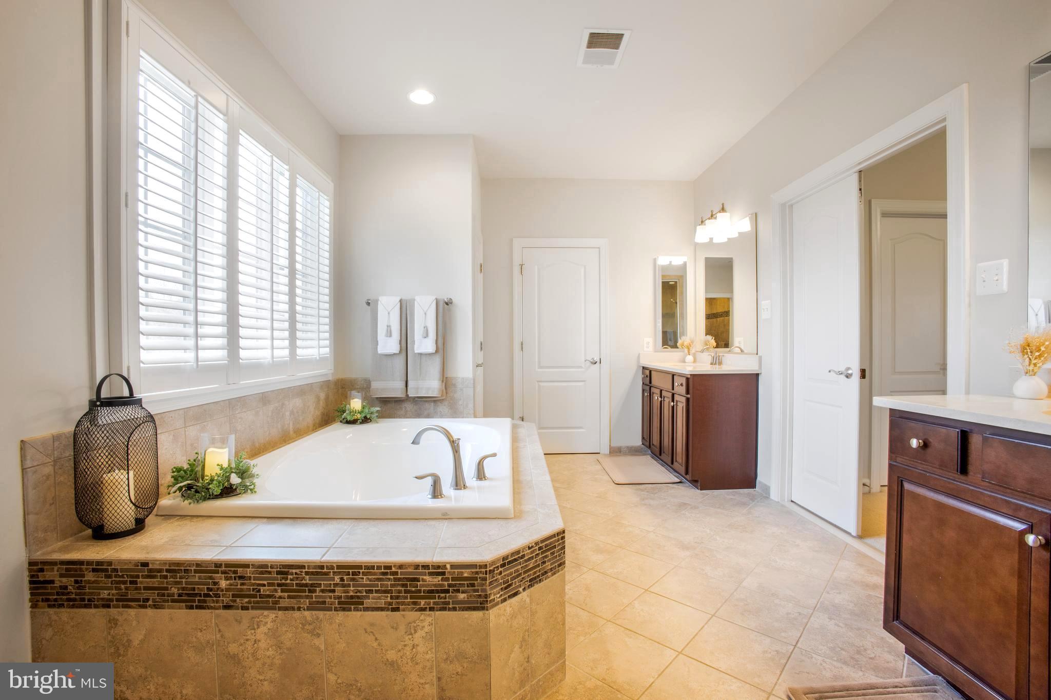 RIVERWOOD - Residential