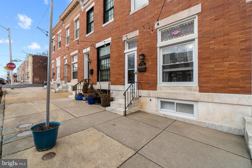 Experience city living in the sought-after Brewer's Hill neighborhood of Baltimore with this stunning 3 bed, 2.5 bath townhome. The upper level boasts two spacious bedrooms while the finished basement includes a third bedroom. This home is perfect for those looking for ample space and modern amenities. Enjoy the convenience of having your own parking spot, making it easy to come and go as you please. Located in the heart of Brewer's Hill, a vibrant community with plenty of local restaurants, bars, and other amenities within walking distance. Don't miss out on this rare opportunity to live in one of Baltimore's most desirable neighborhoods and streets. Schedule a showing today! Seller's preferred title company is Raven Title.
SELLERS ARE MOTIVATED