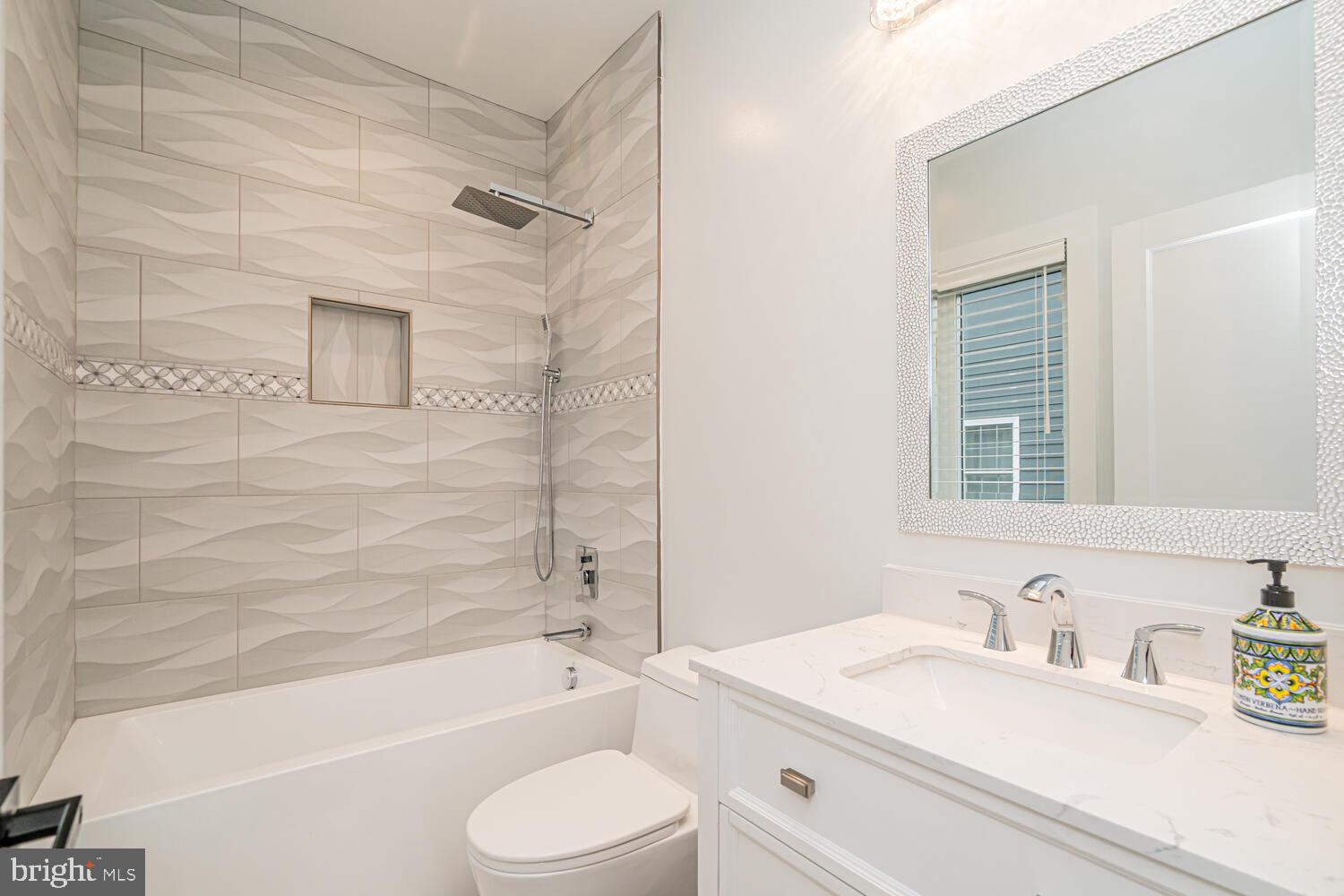 PIMMIT HILLS - Residential