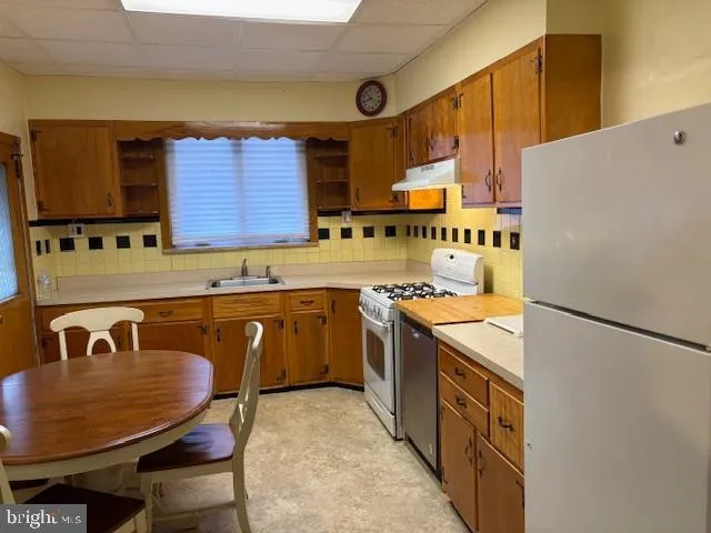 Philadelphia, Pennsylvania 19145, United States, 3 Bedrooms Bedrooms, ,2 BathroomsBathrooms,Residential,Active,159506