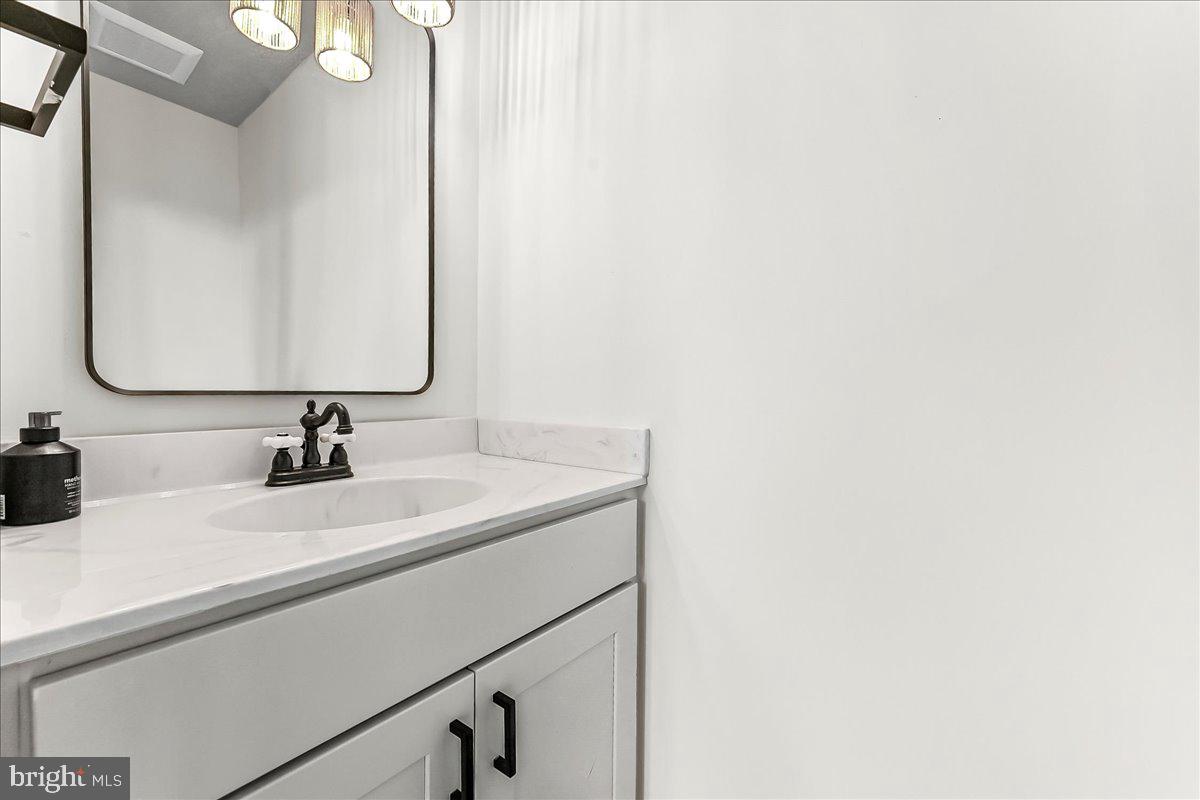 COLONIAL - Residential Lease