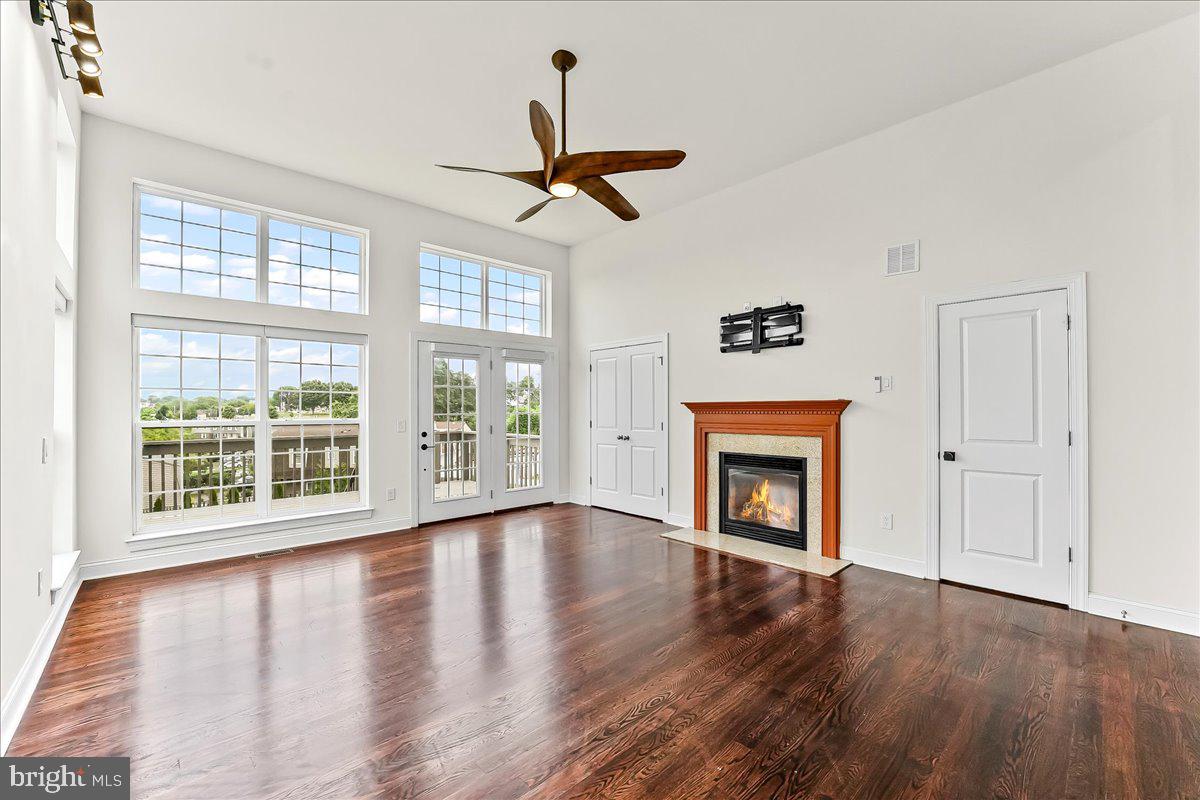 COLONIAL - Residential Lease