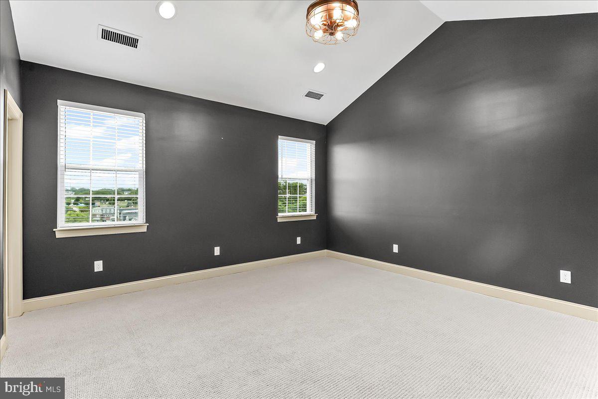 COLONIAL - Residential Lease