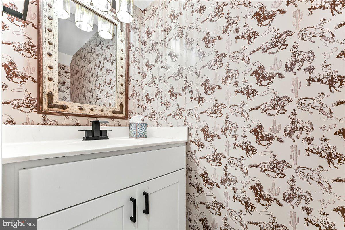 COLONIAL - Residential Lease