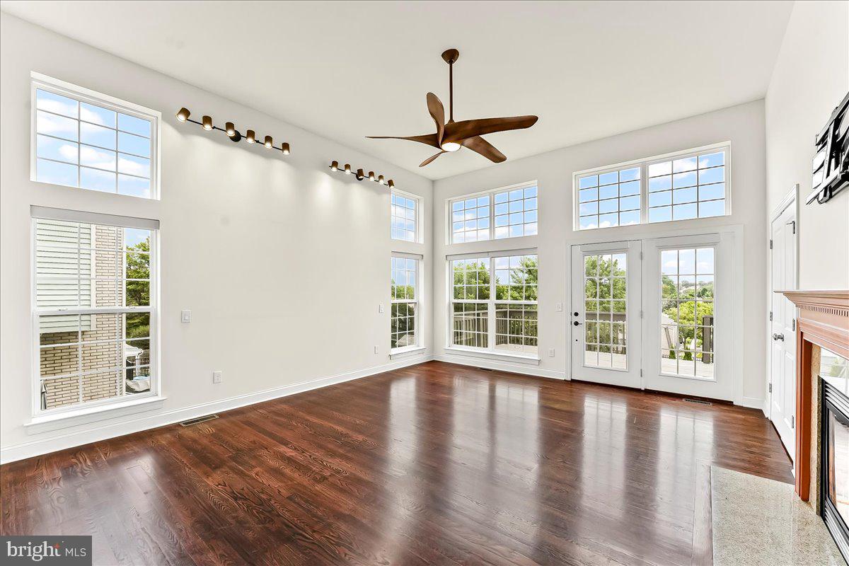 COLONIAL - Residential Lease