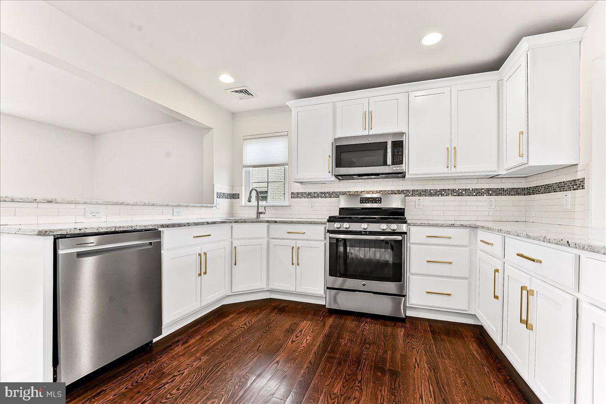 COLONIAL - Residential Lease