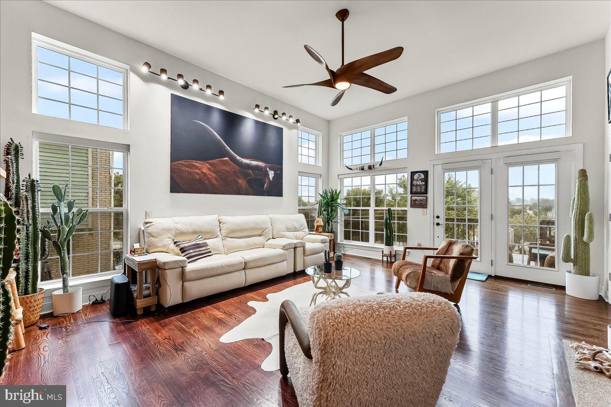 COLONIAL - Residential Lease