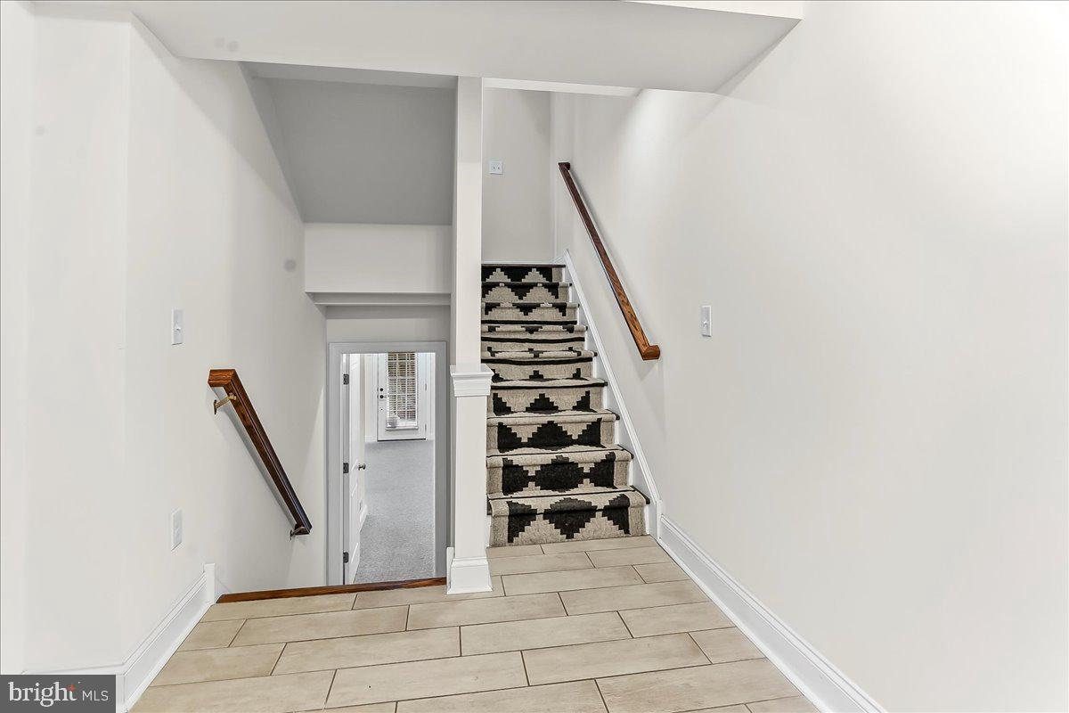 COLONIAL - Residential Lease