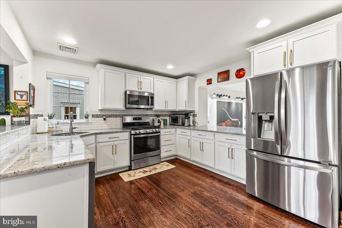 COLONIAL - Residential Lease