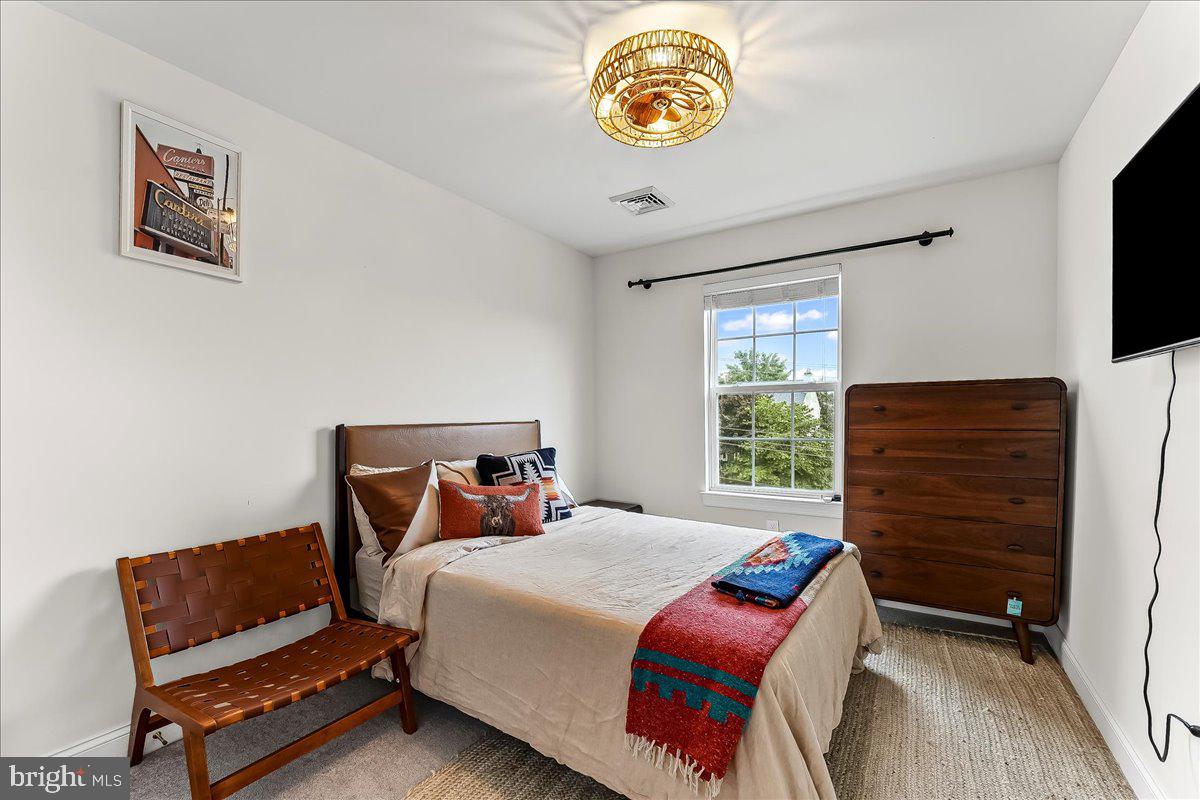 COLONIAL - Residential Lease