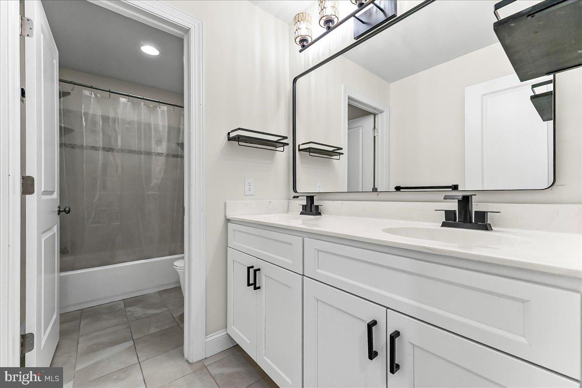 COLONIAL - Residential Lease