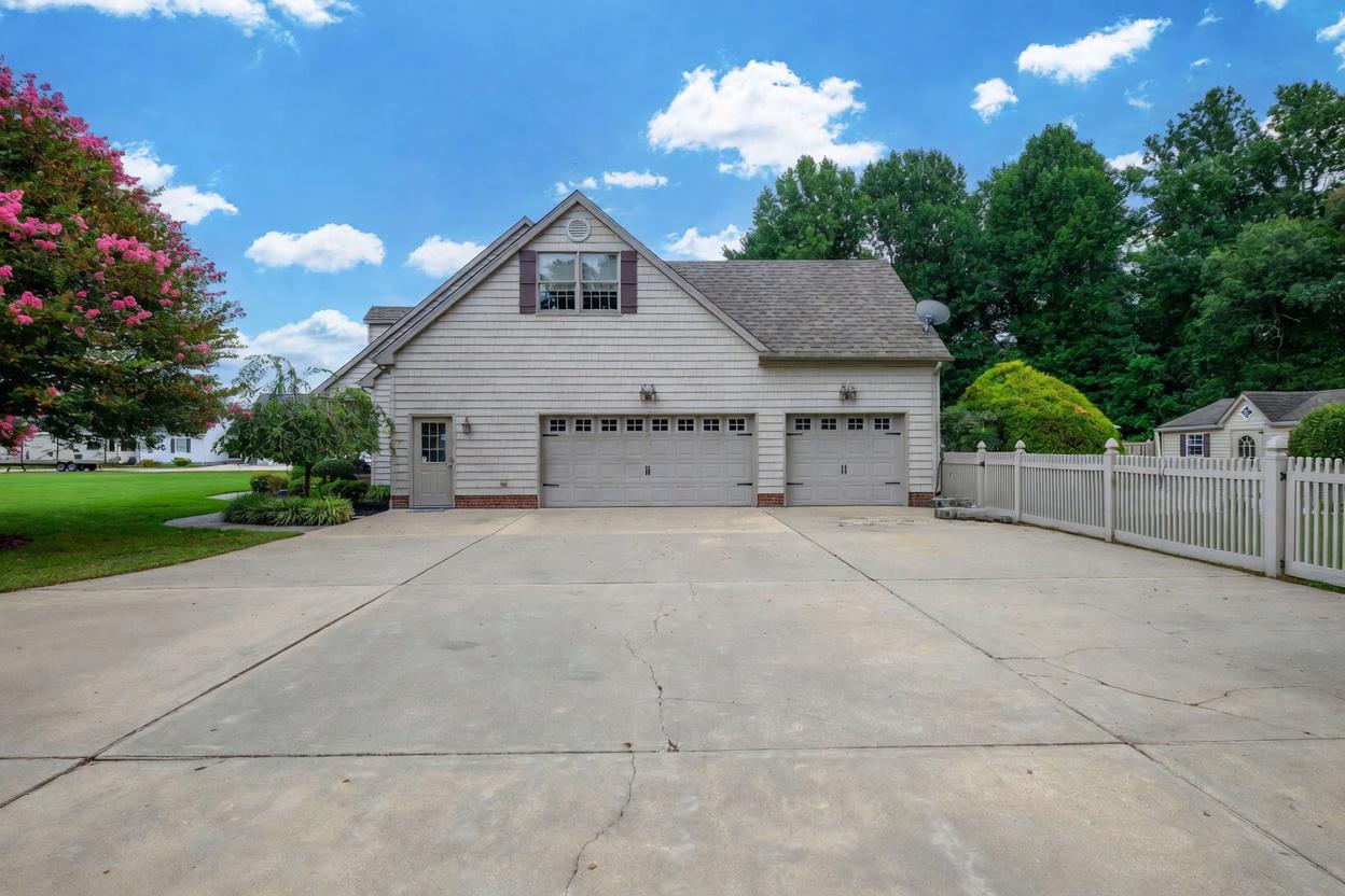 CRESTFIELD - Residential