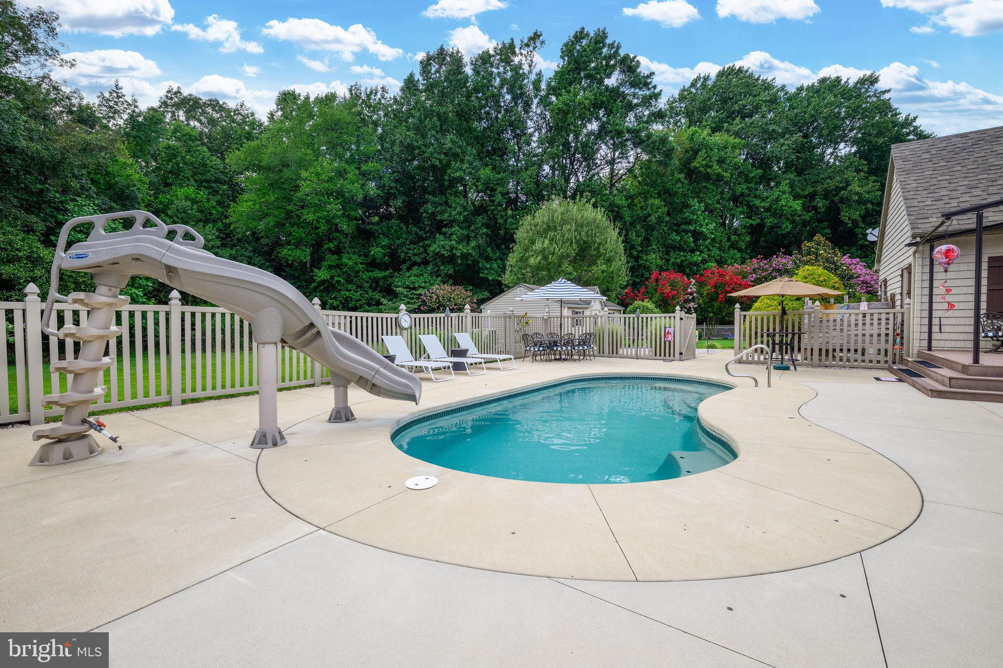 CRESTFIELD - Residential