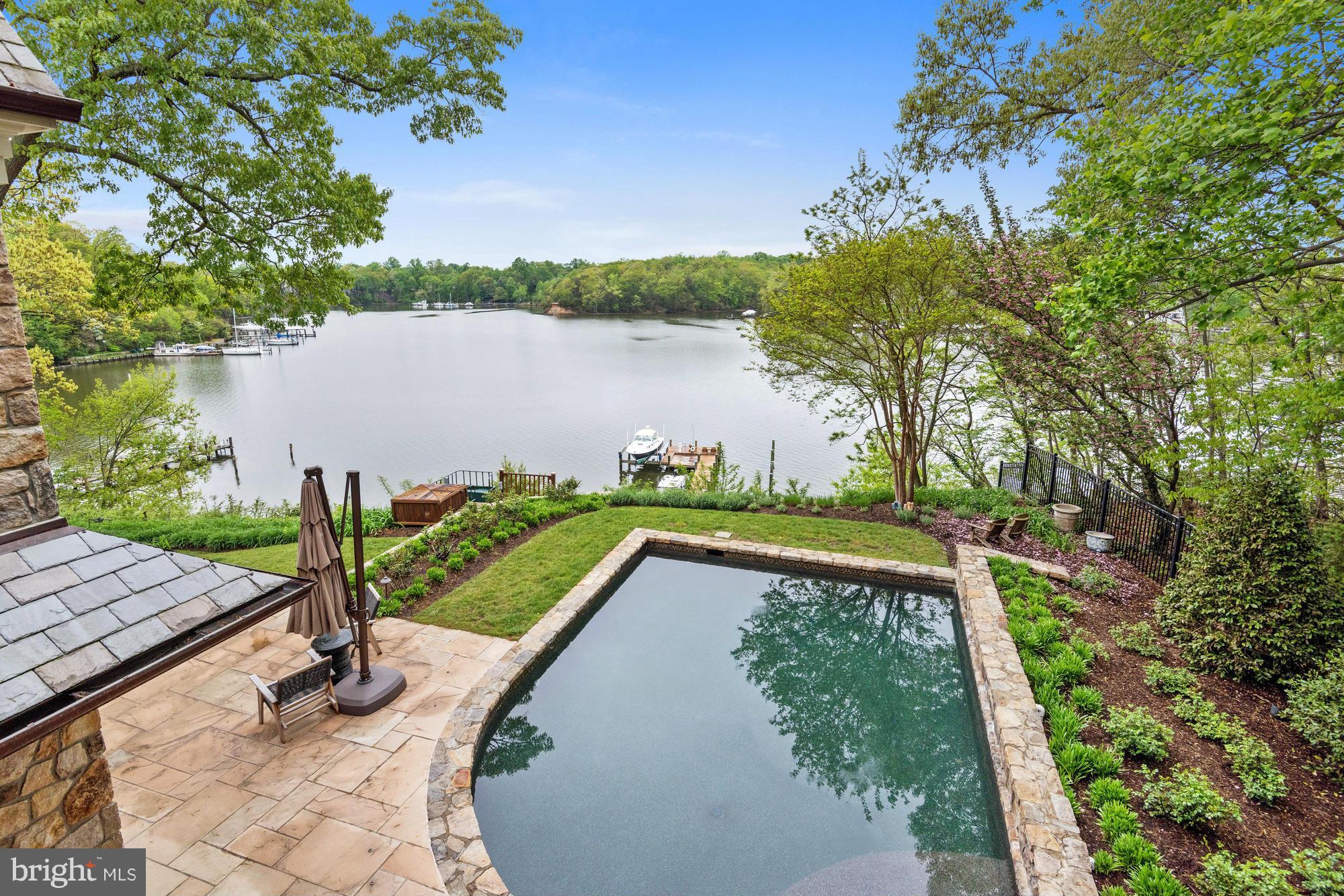 EDGEWATER BEACH - Residential