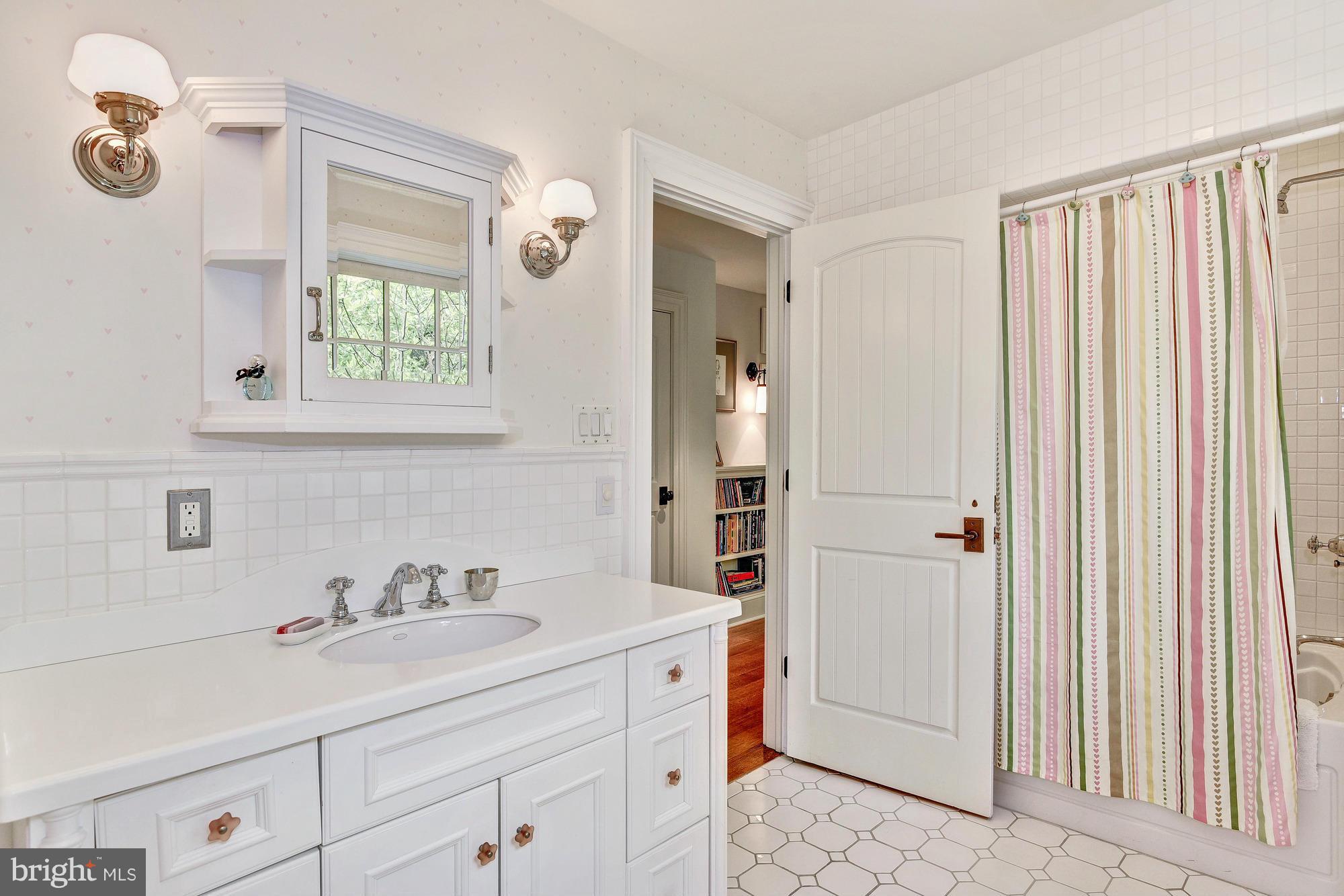 EDGEWATER BEACH - Residential