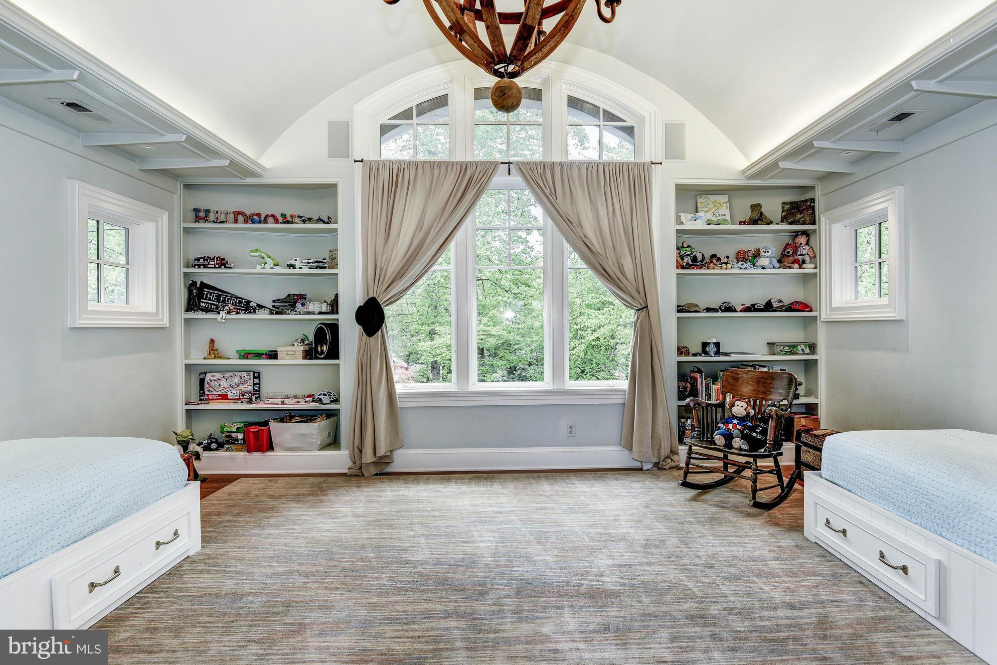 EDGEWATER BEACH - Residential