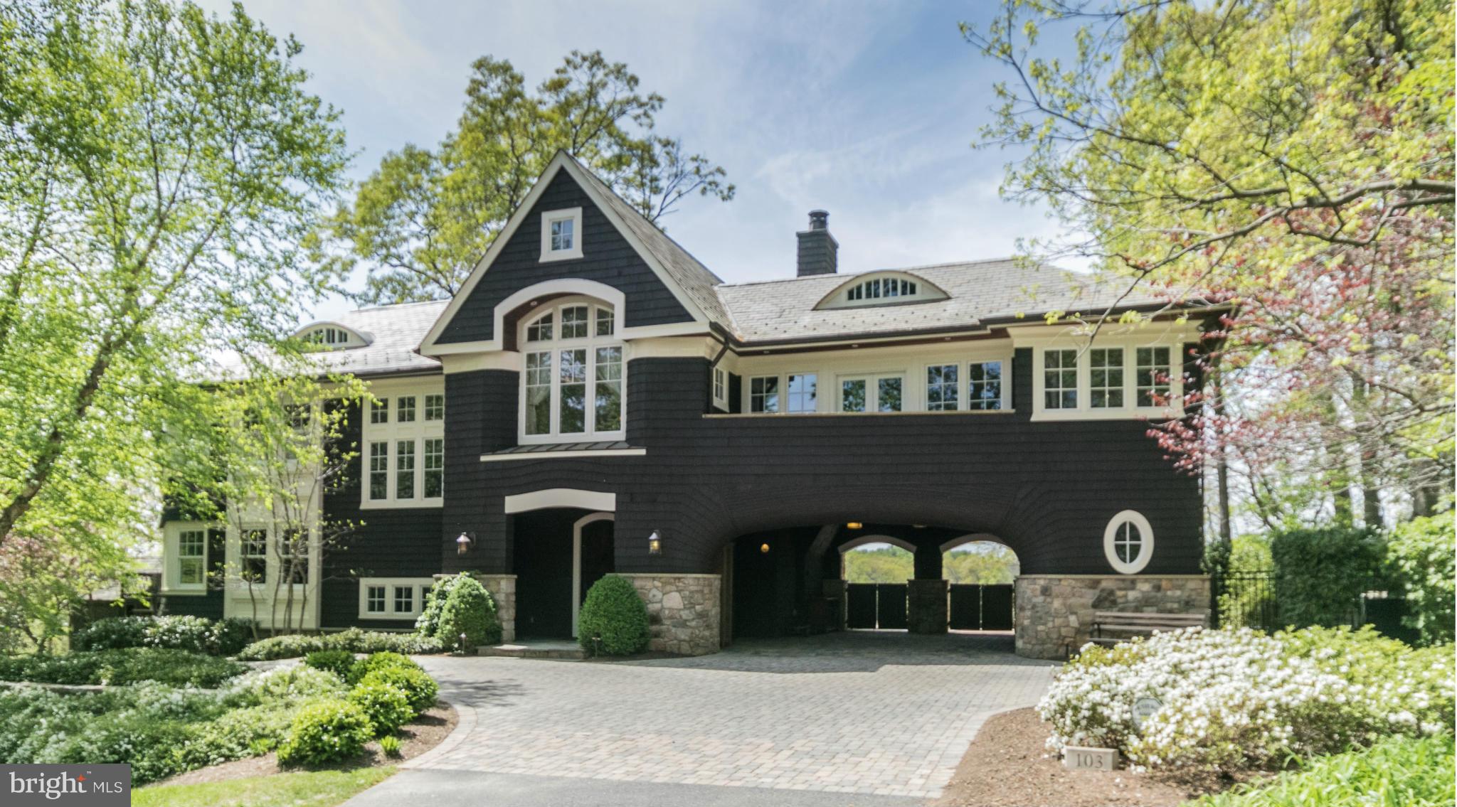 EDGEWATER BEACH - Residential