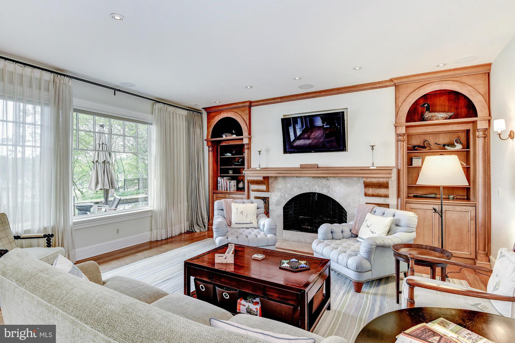 EDGEWATER BEACH - Residential