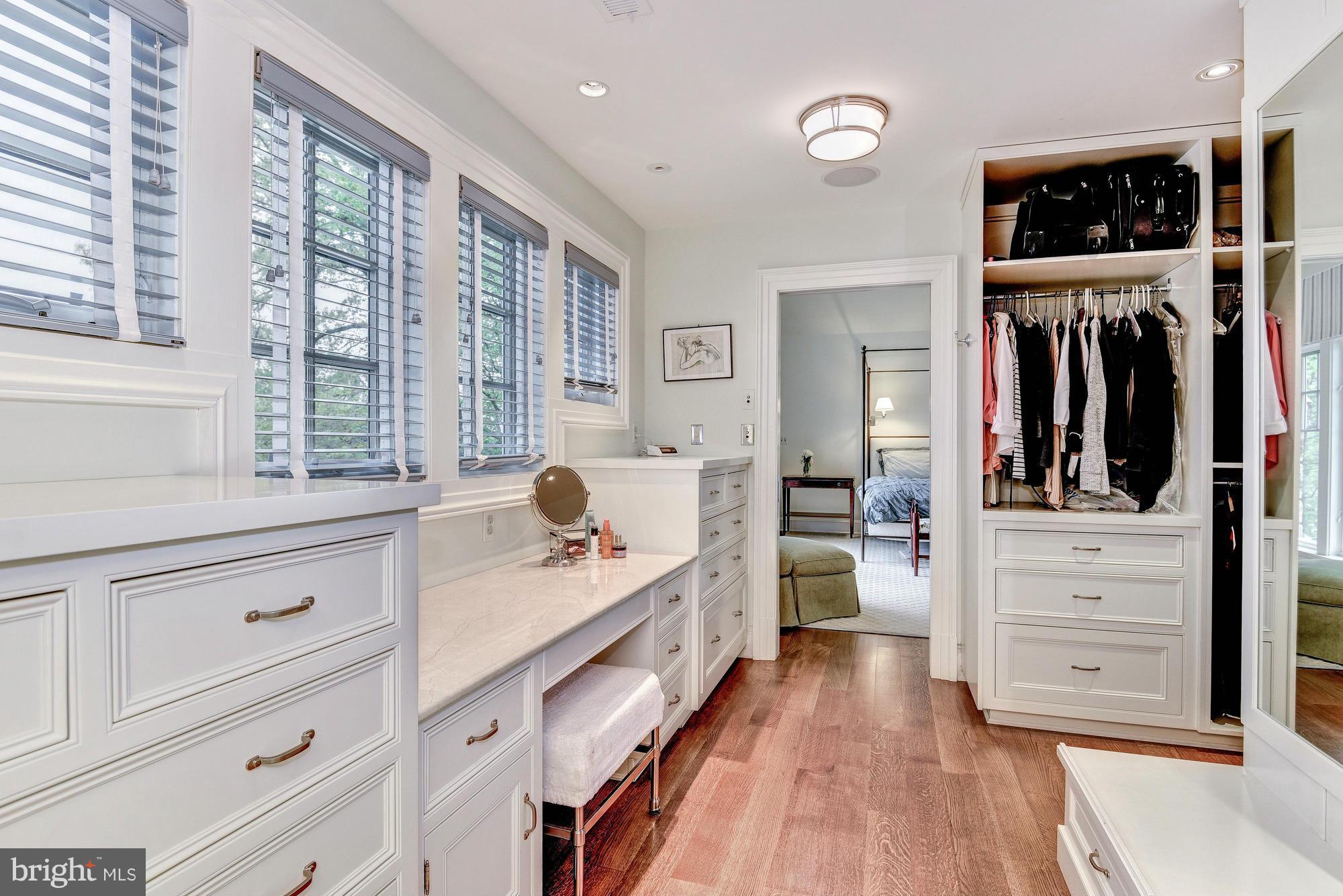 EDGEWATER BEACH - Residential