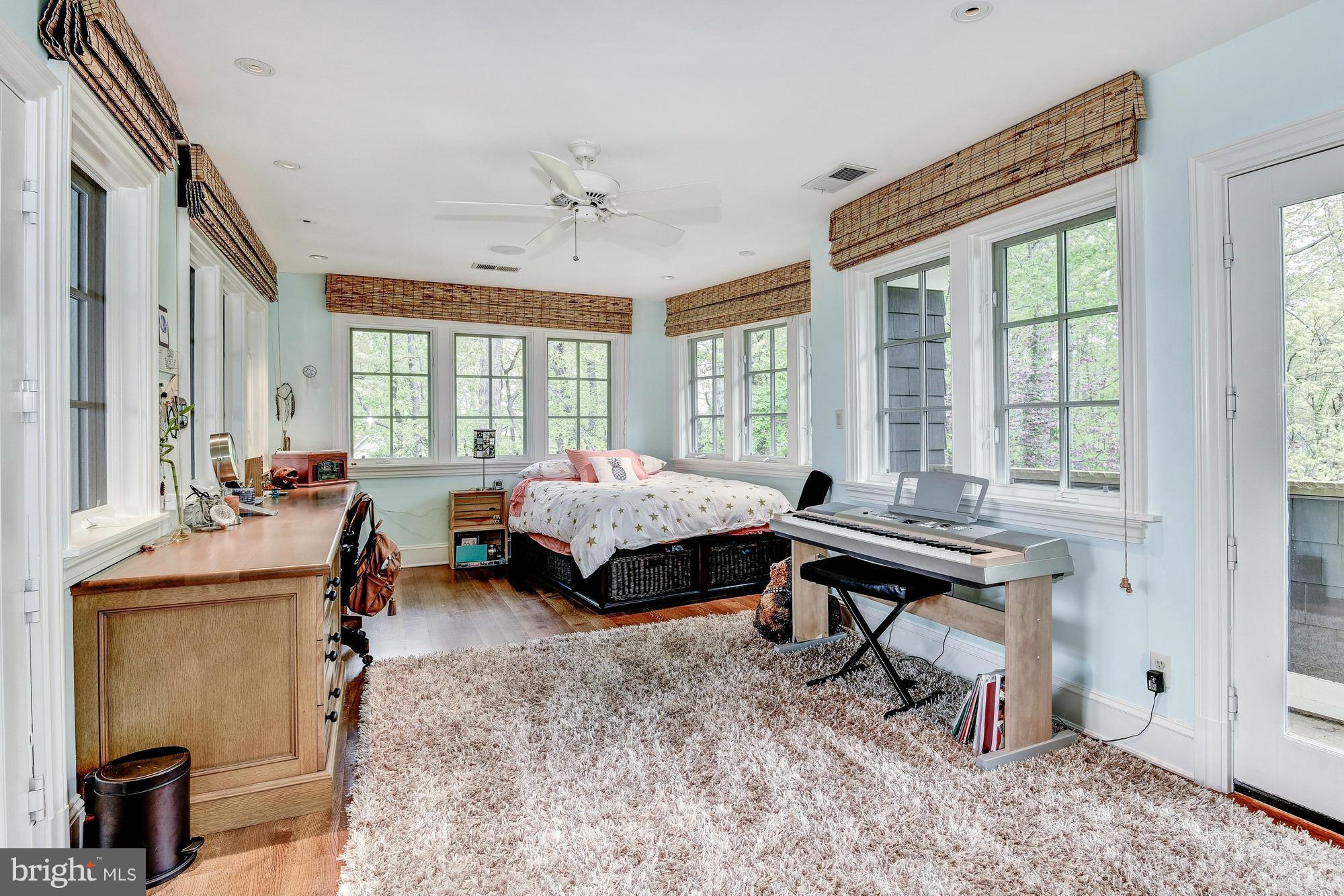 EDGEWATER BEACH - Residential