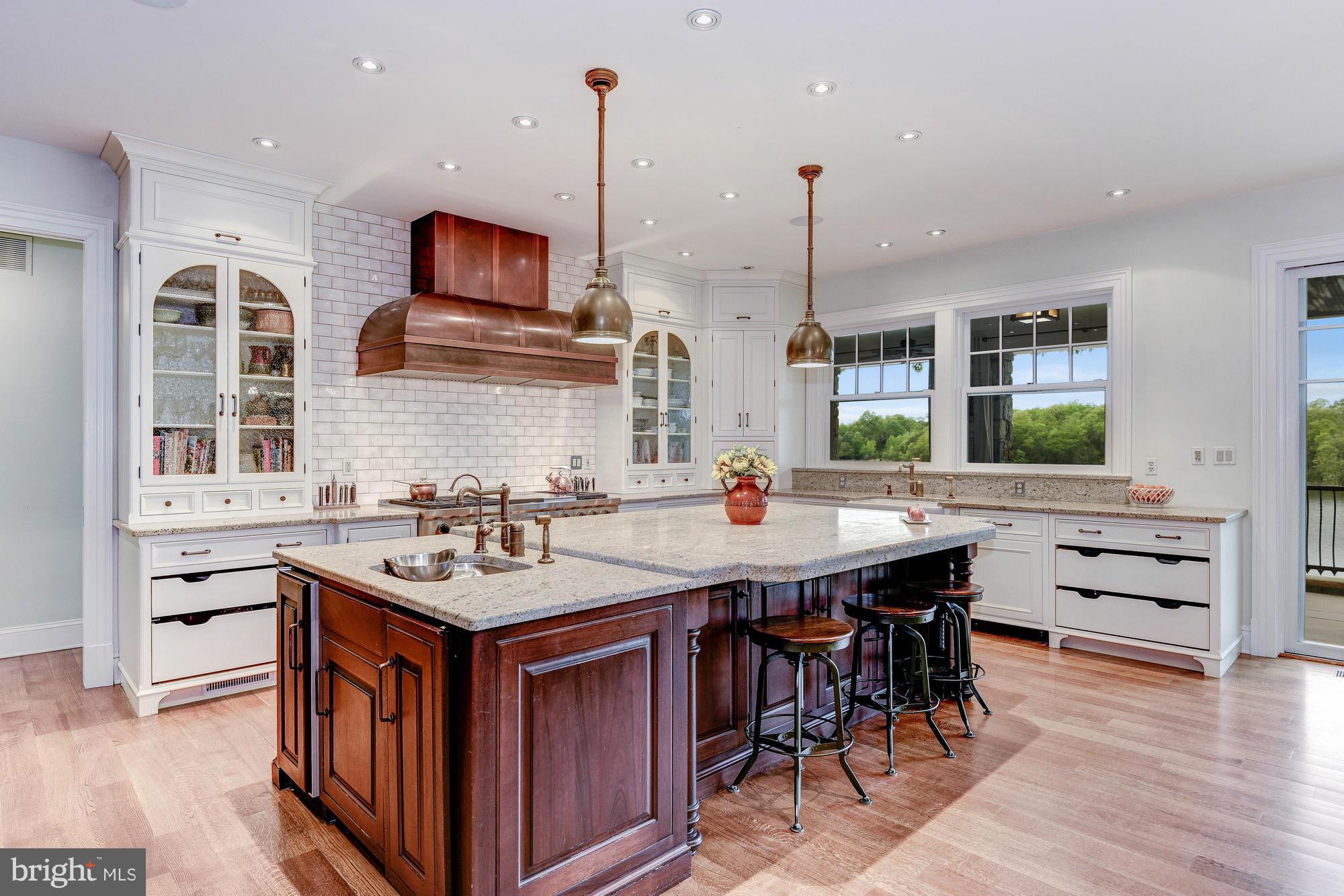 EDGEWATER BEACH - Residential