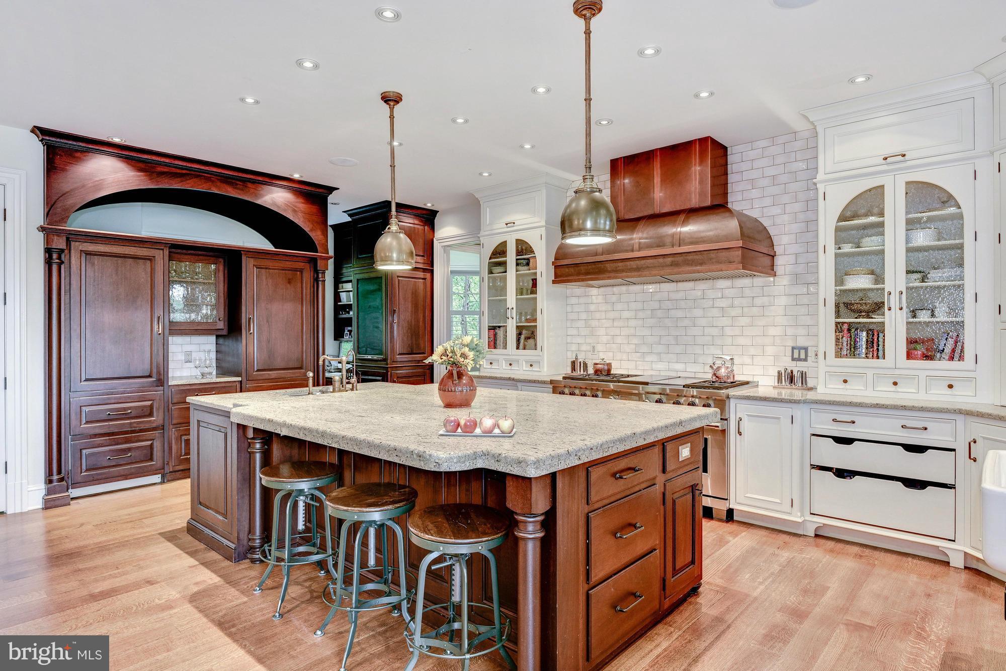 EDGEWATER BEACH - Residential