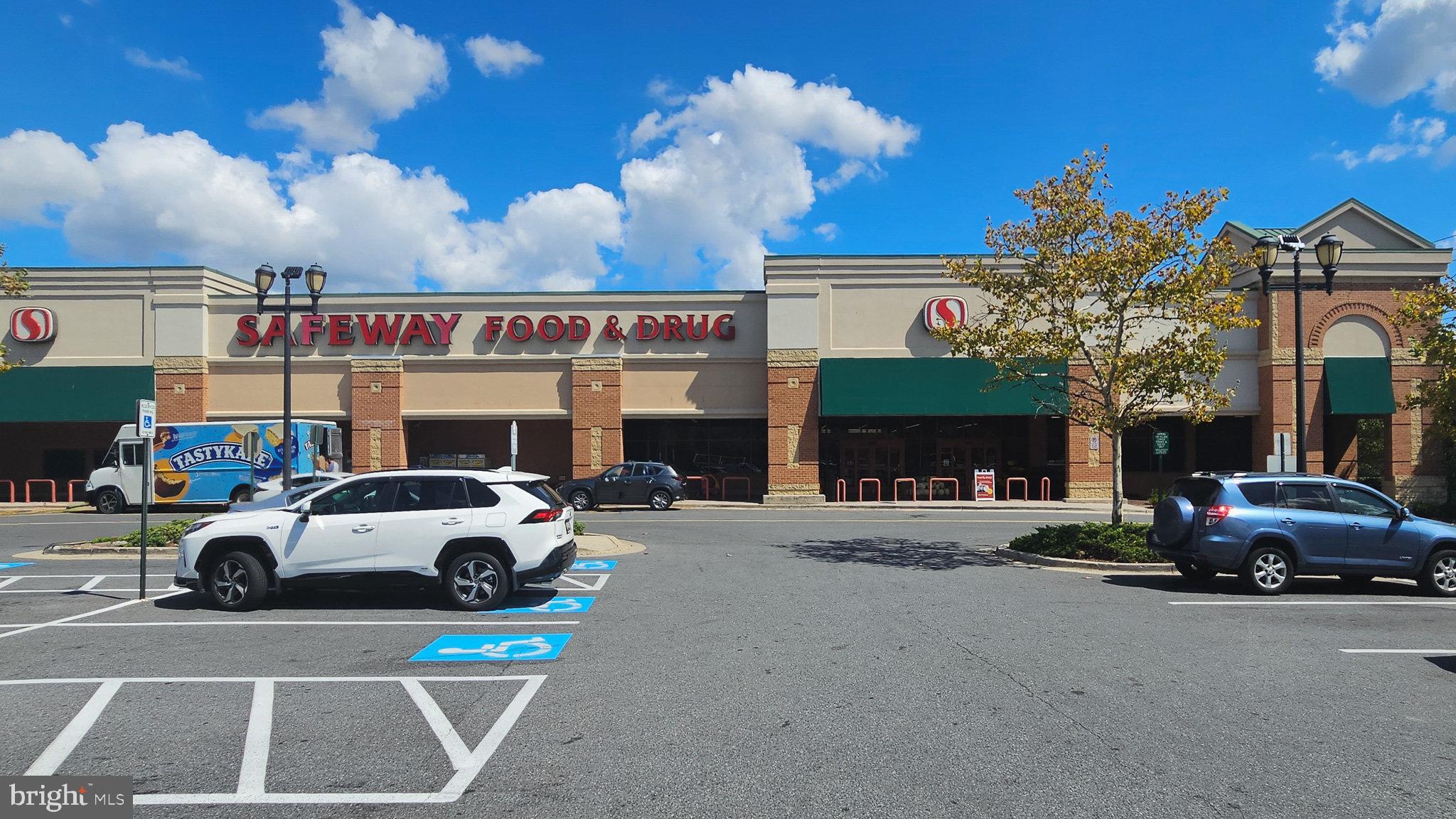 KING FARM VILLAGE CENTER - Residential