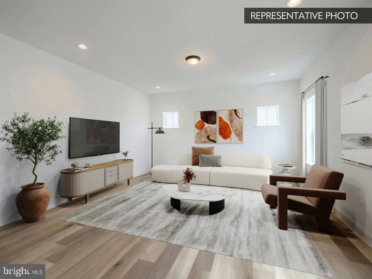 HICKORY POINTE - Residential