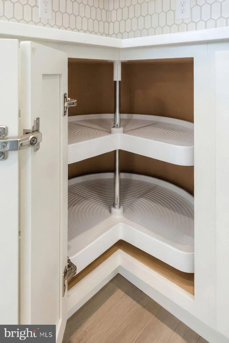 HICKORY POINTE - Residential