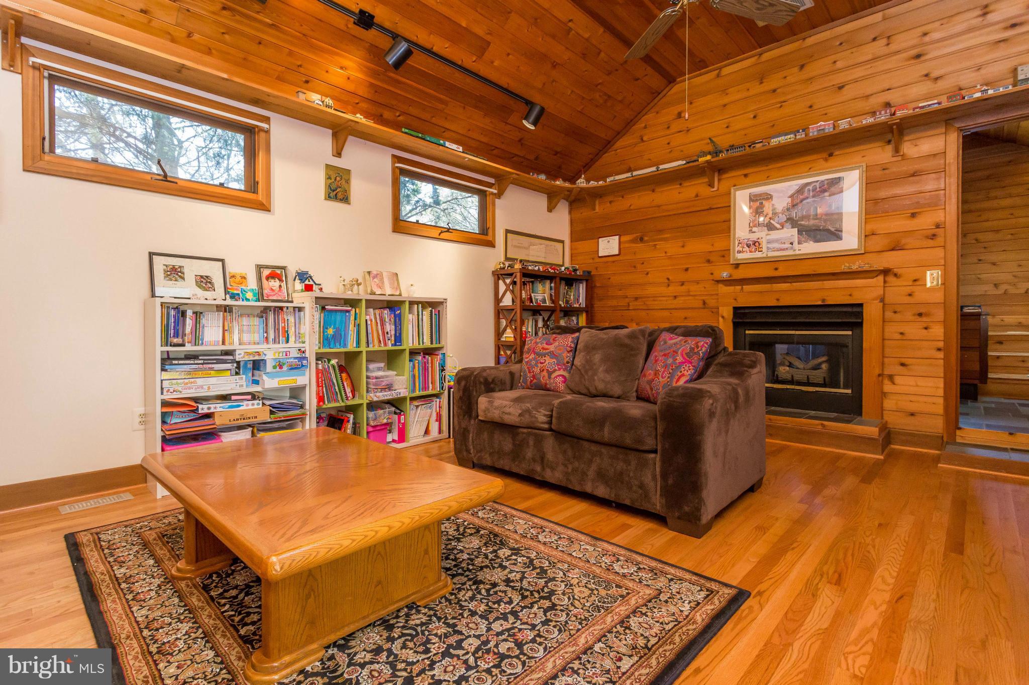 HERITAGE OAKS - Residential