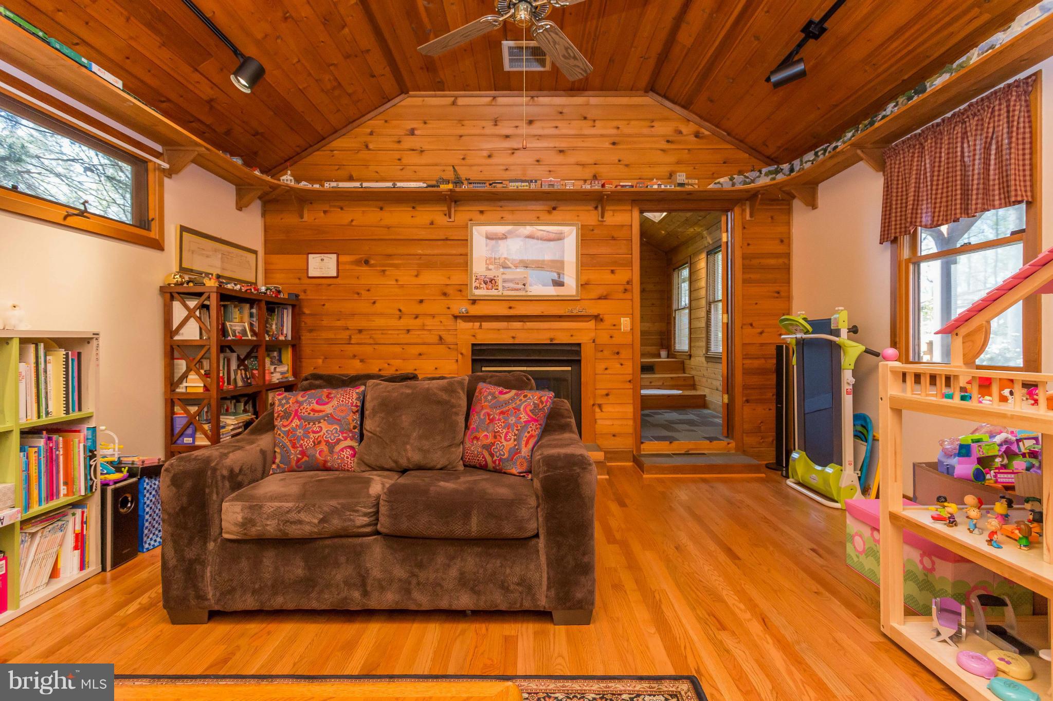 HERITAGE OAKS - Residential