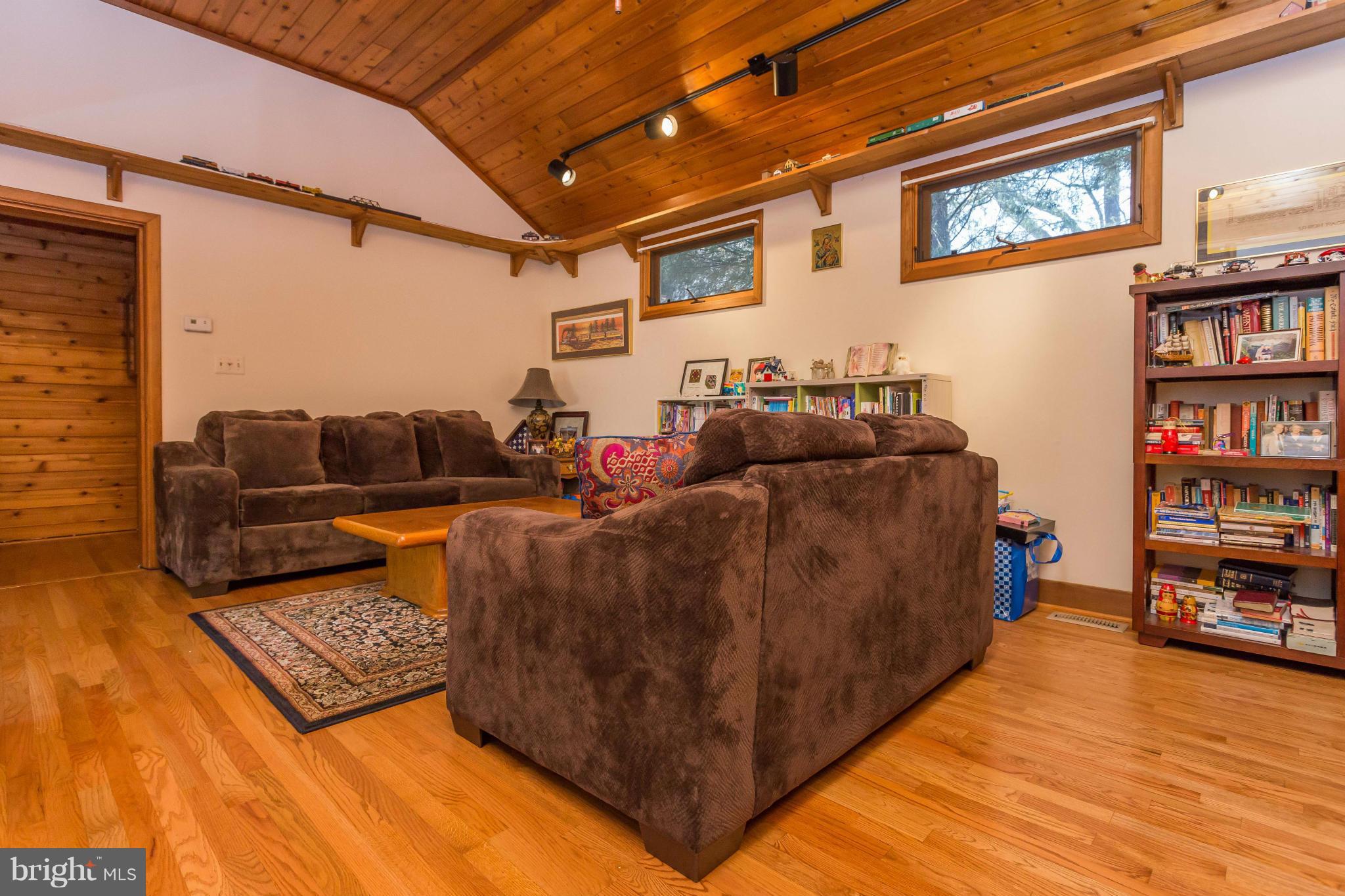 HERITAGE OAKS - Residential