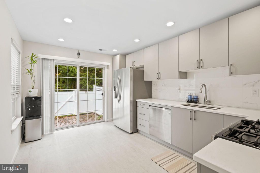 Photo of 204 Camelot Court, PRINCETON, NJ 08540 (MLS # NJMX2010652)