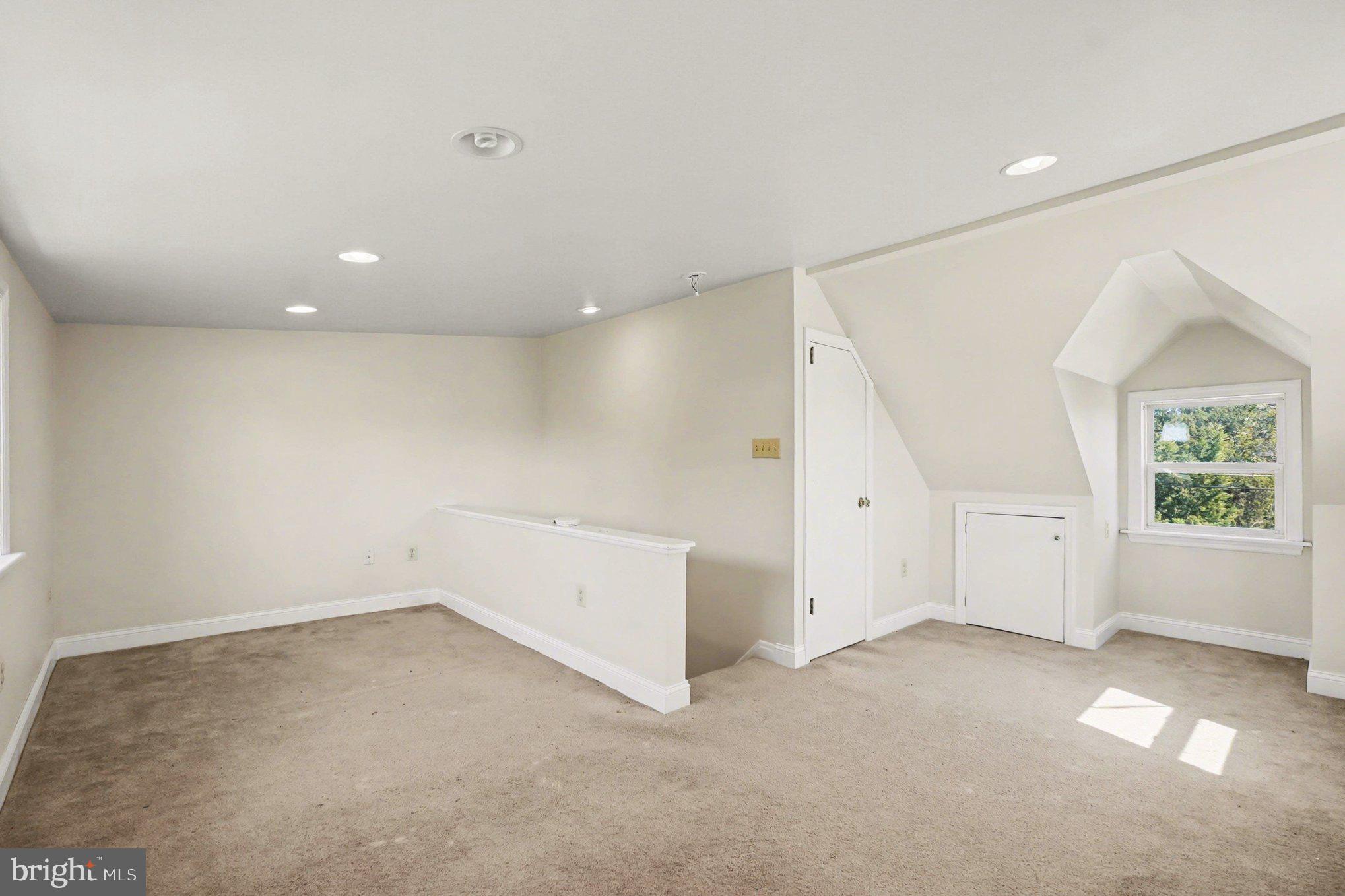 HILLENDALE PARK - Residential