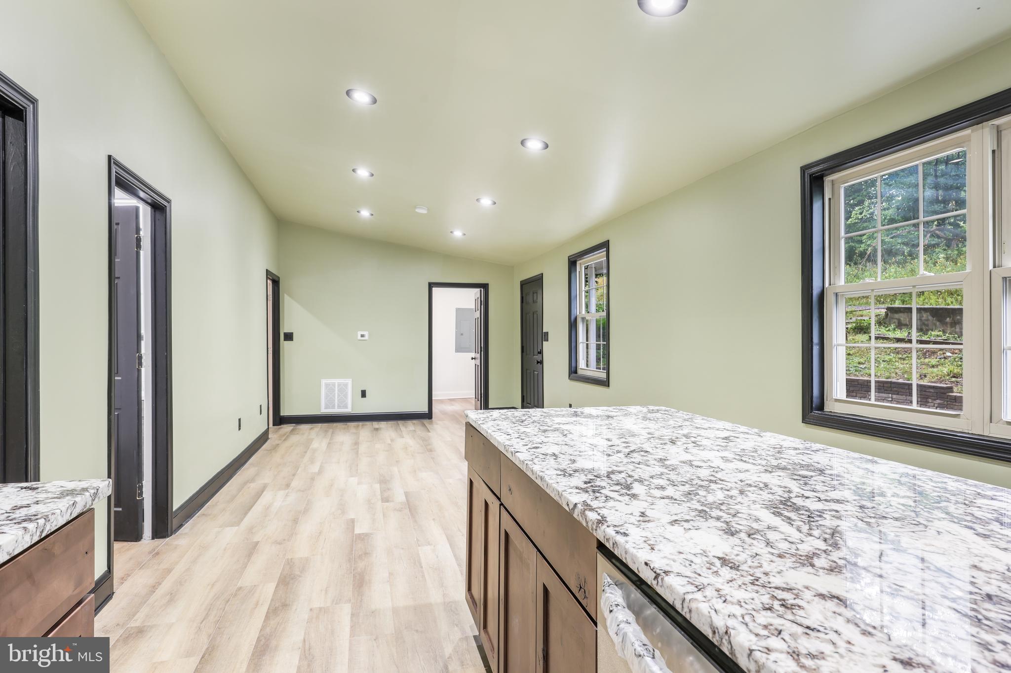 MT FALLS PARK - Residential