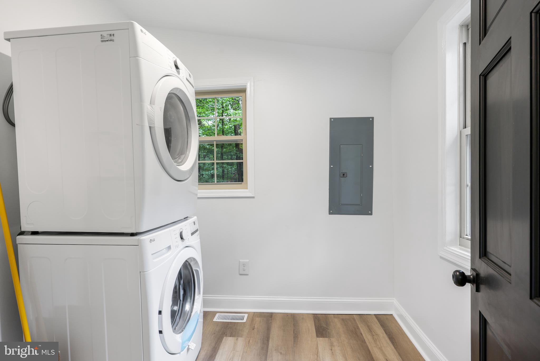 MT FALLS PARK - Residential