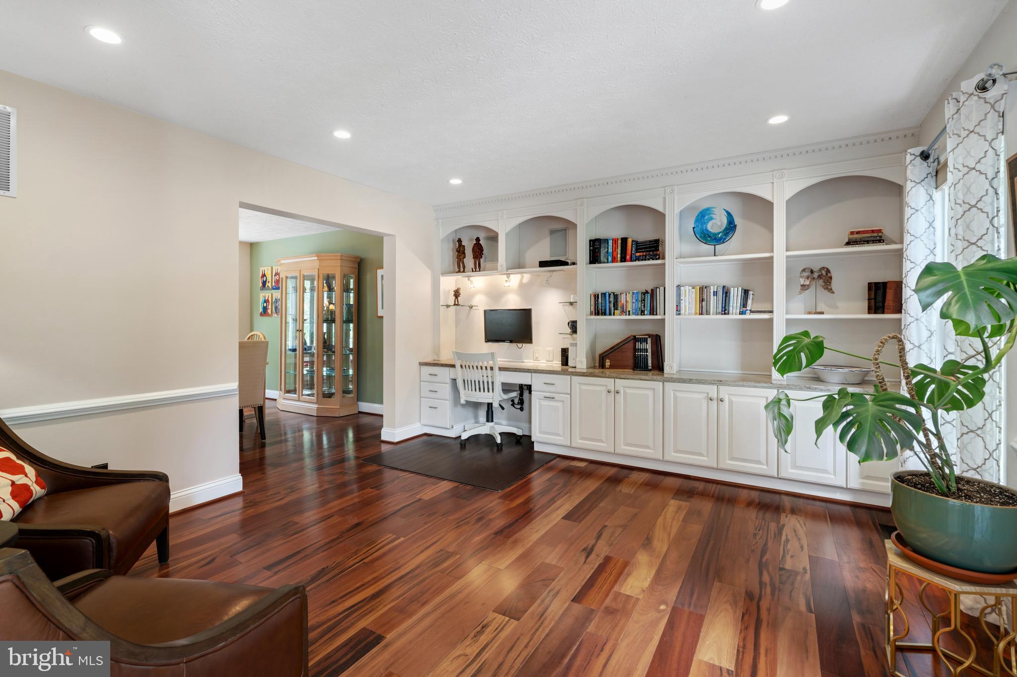 1009 LONGSTREAM COURT