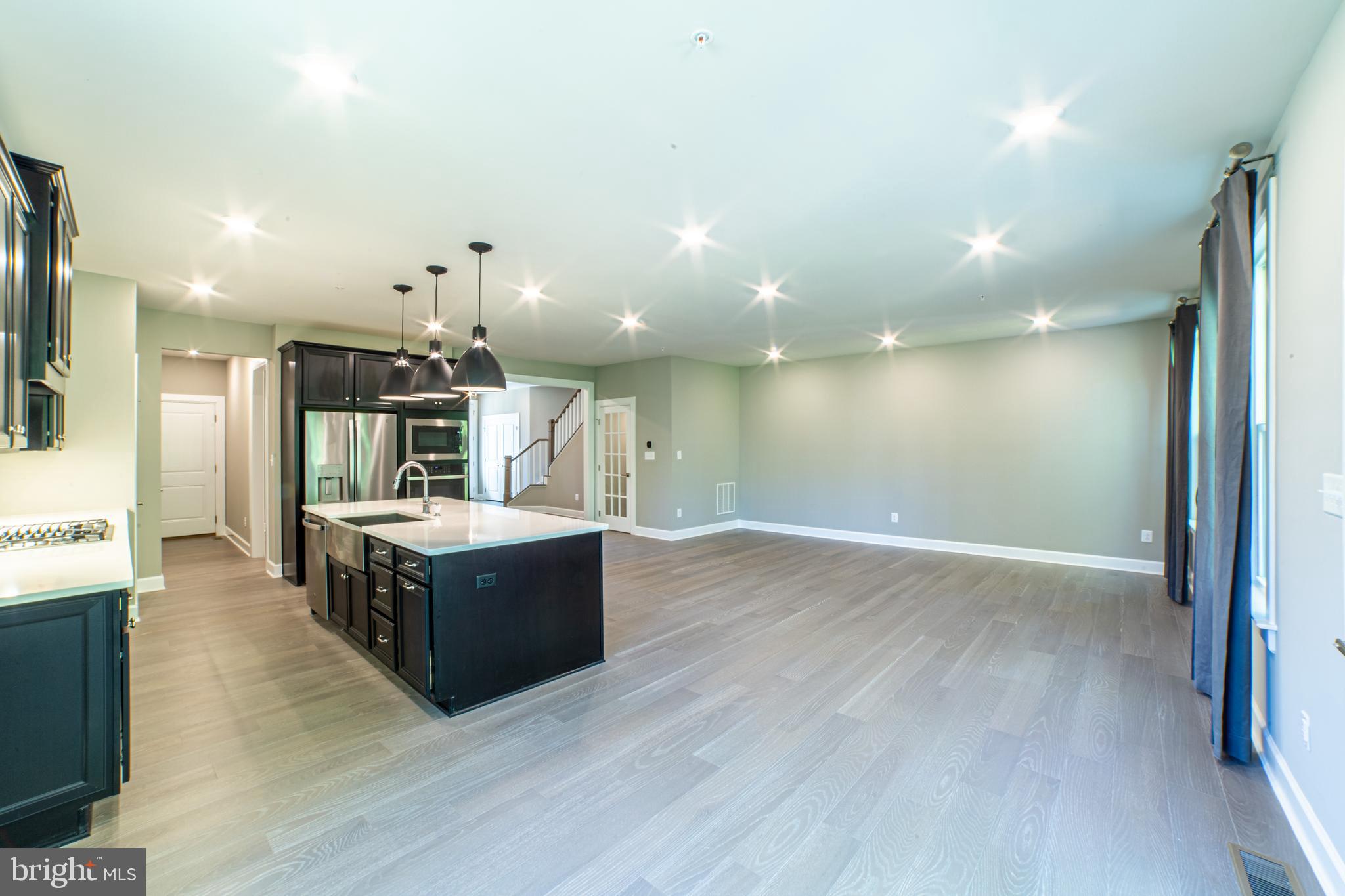 PONDS EDGE - Residential