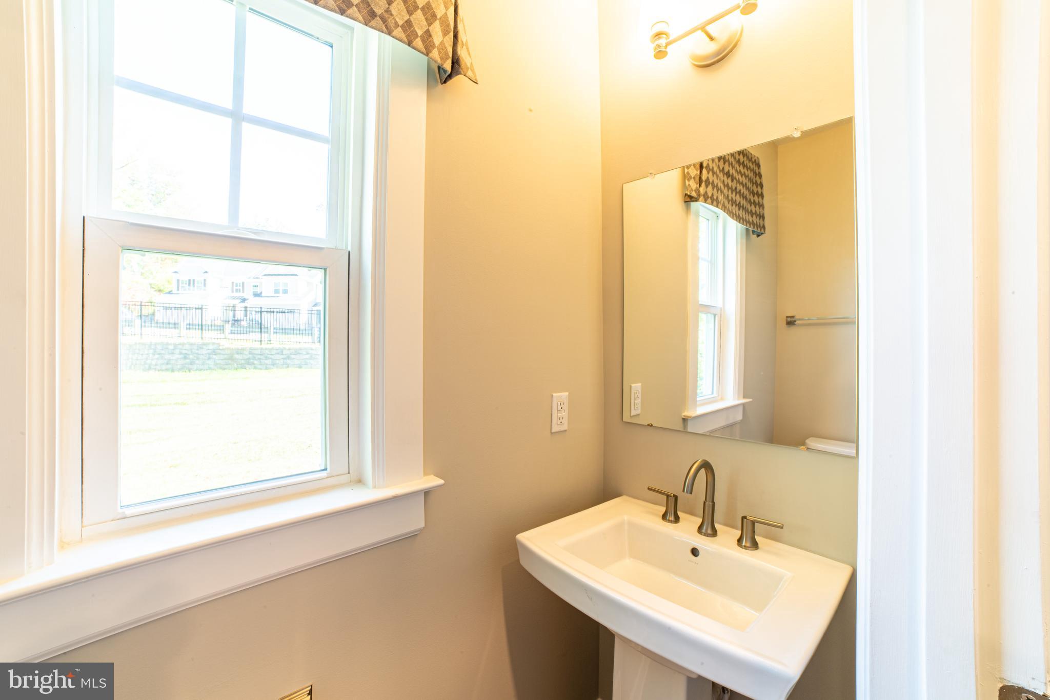 PONDS EDGE - Residential