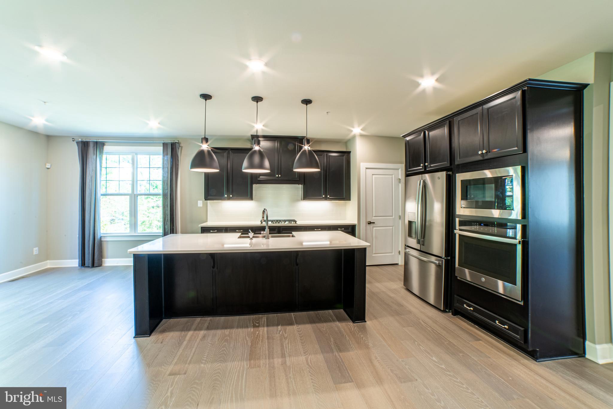 PONDS EDGE - Residential