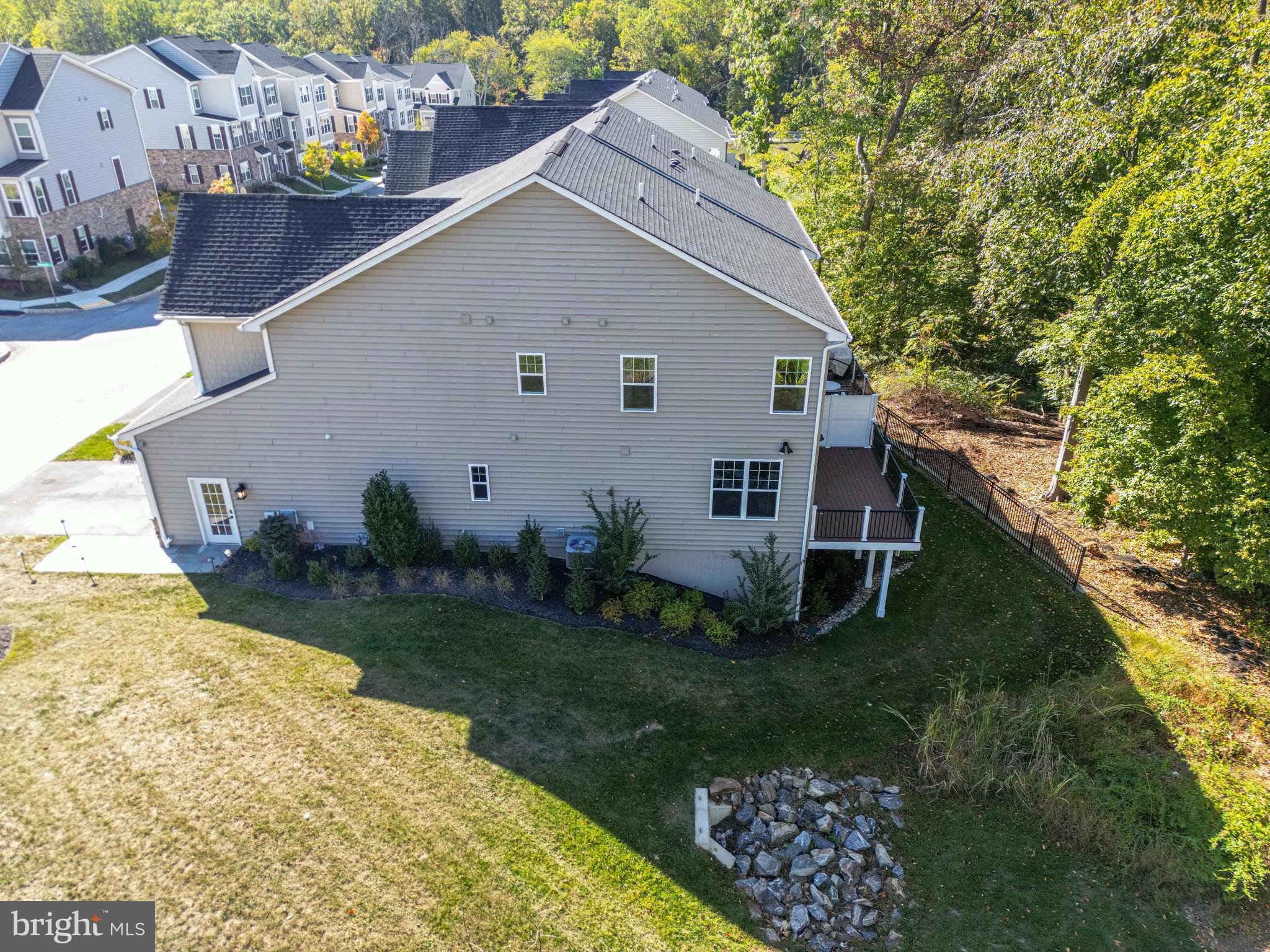 PONDS EDGE - Residential