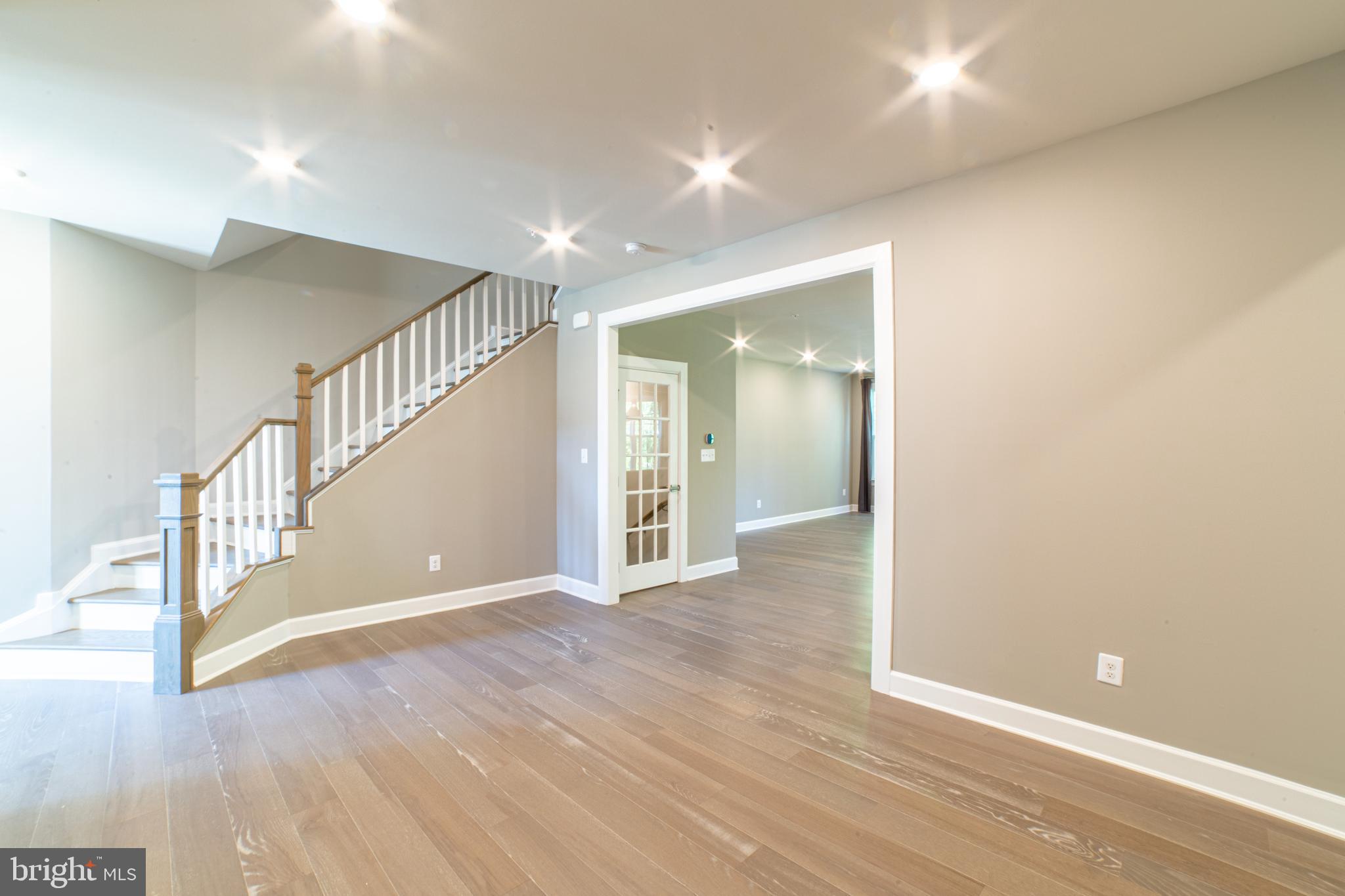 PONDS EDGE - Residential