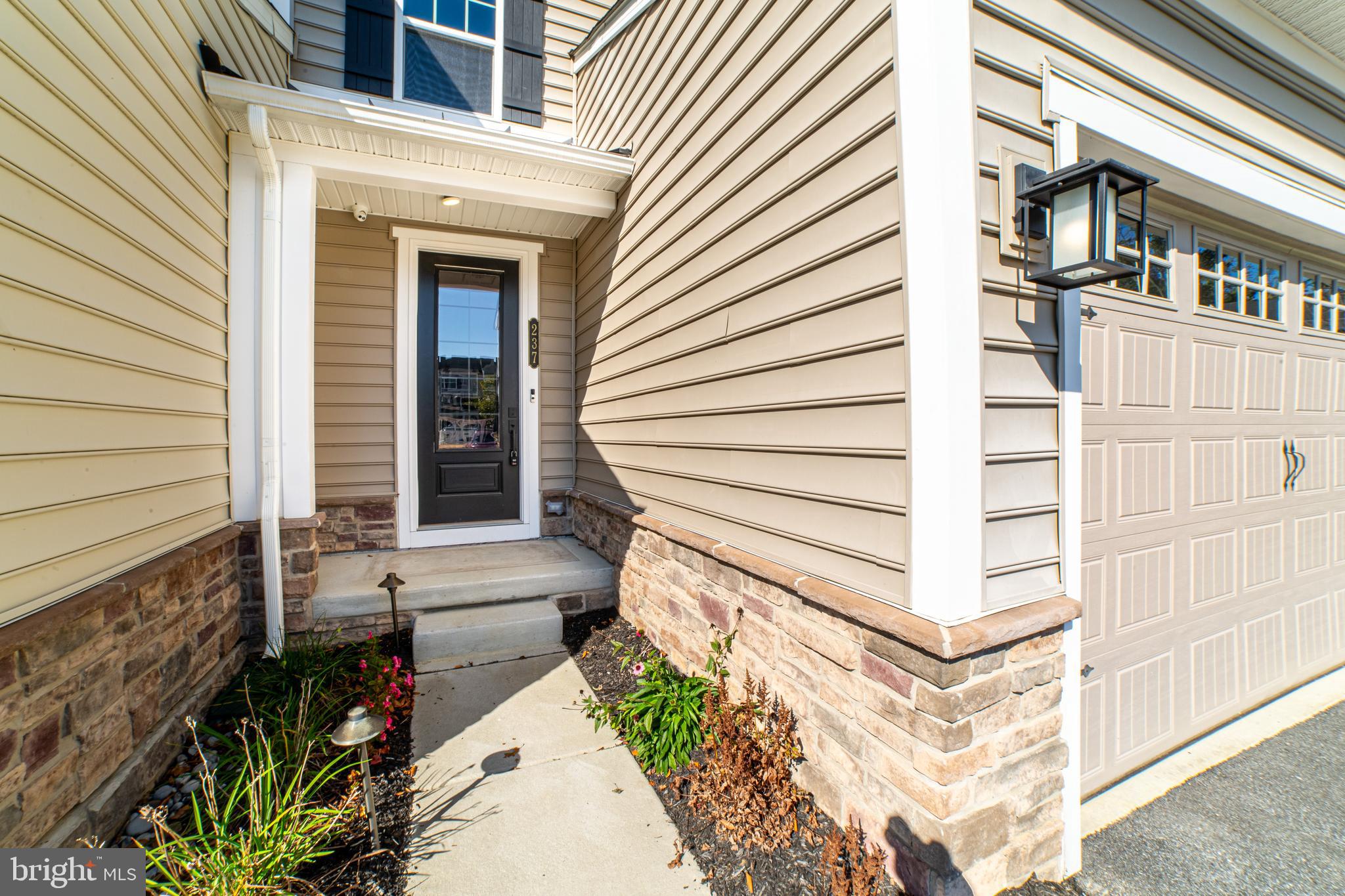 PONDS EDGE - Residential