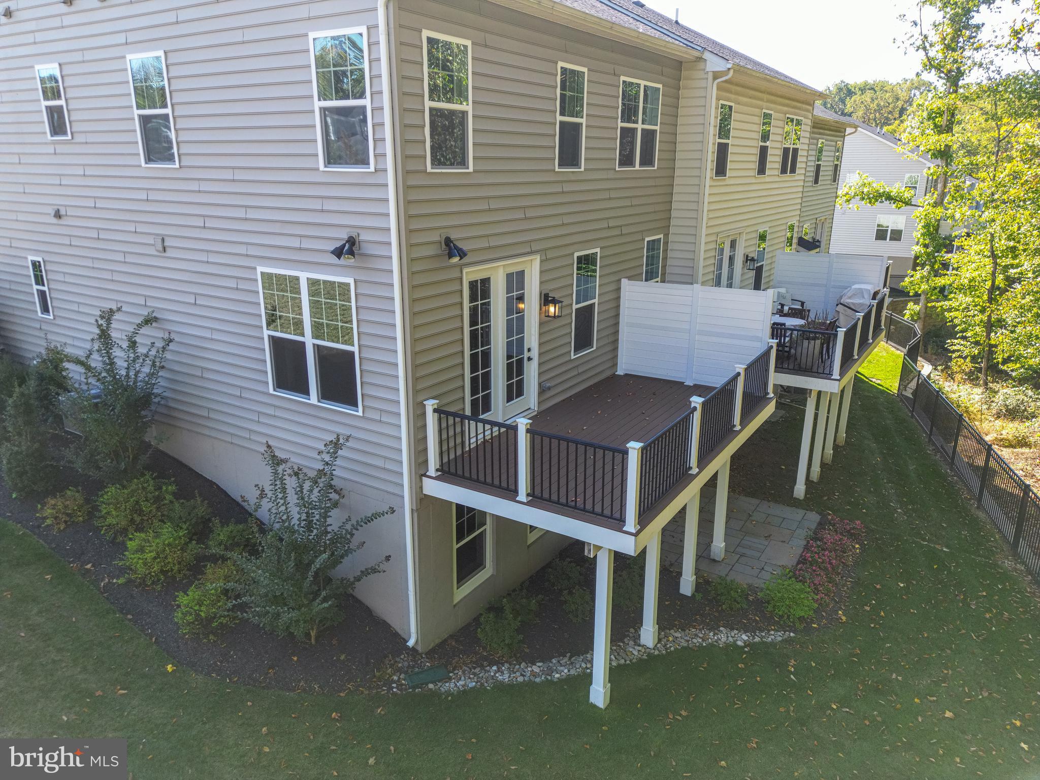 PONDS EDGE - Residential