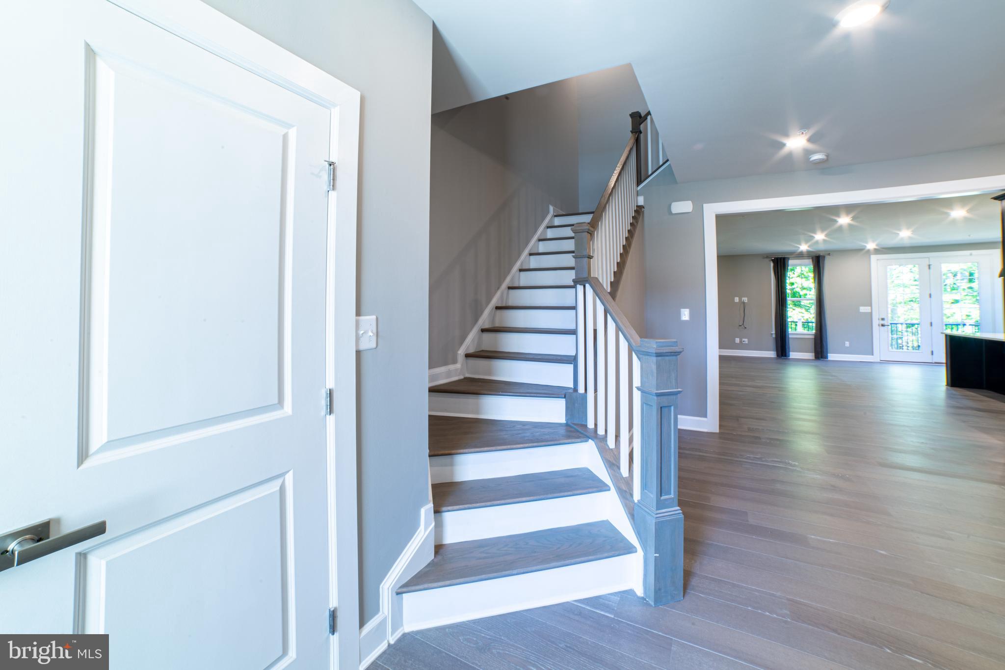 PONDS EDGE - Residential