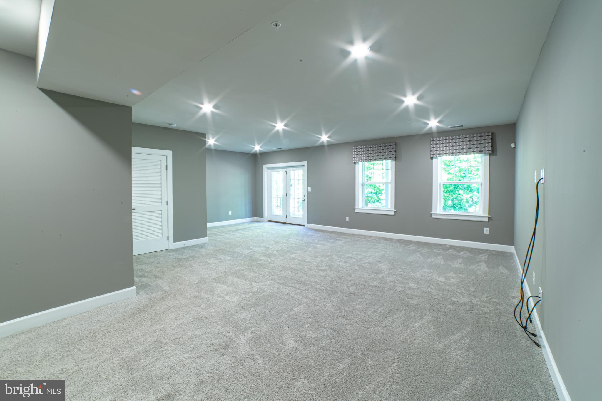 PONDS EDGE - Residential