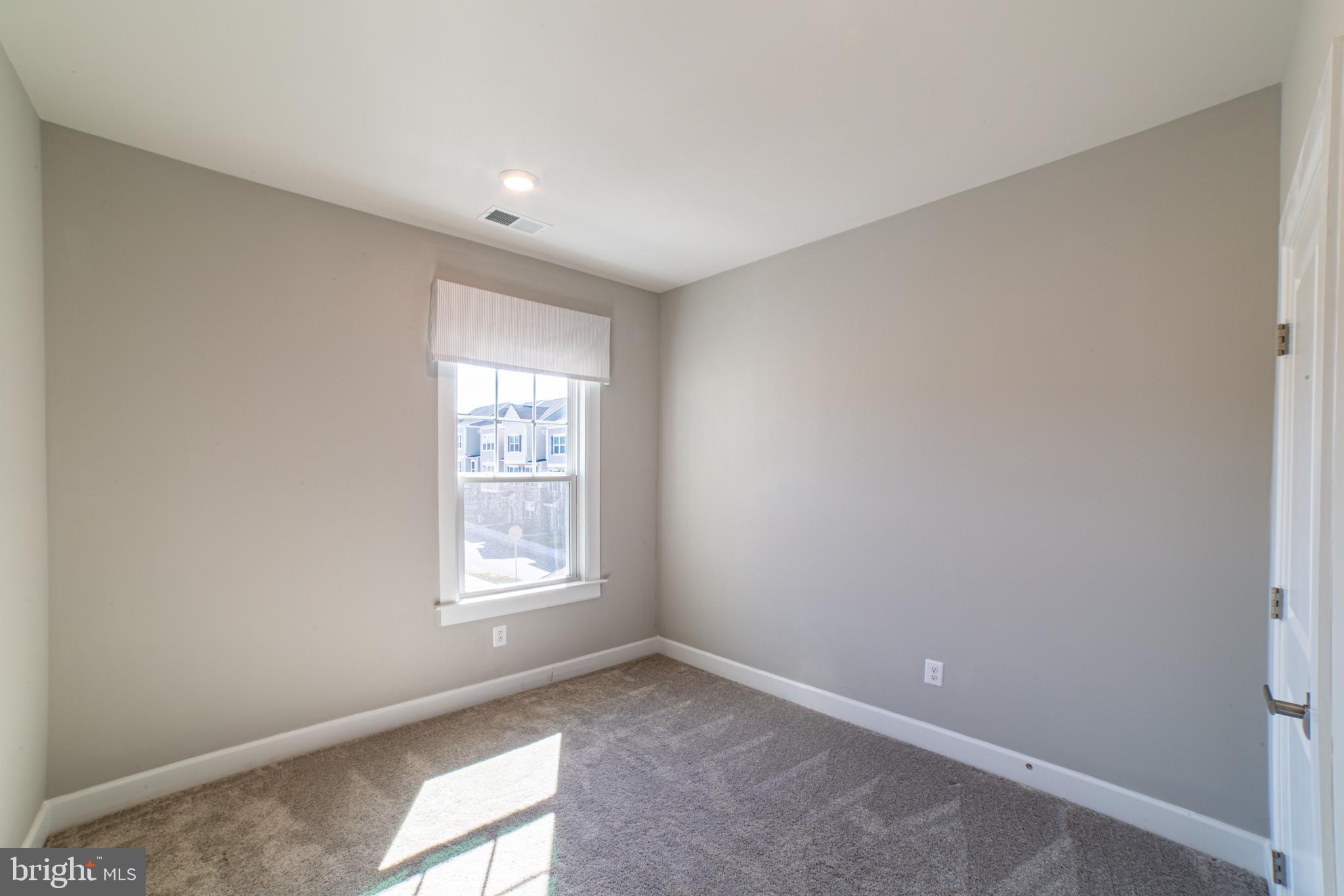 PONDS EDGE - Residential