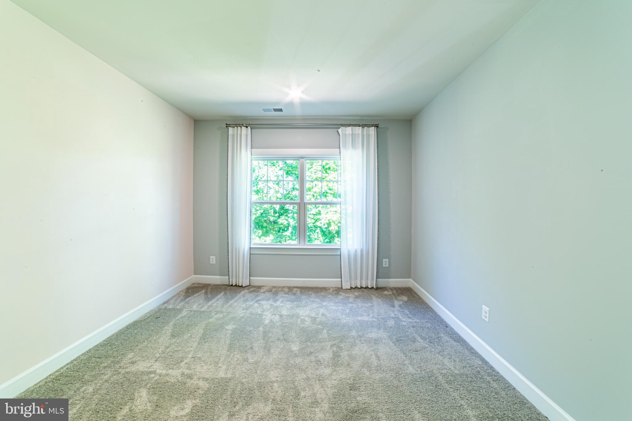 PONDS EDGE - Residential