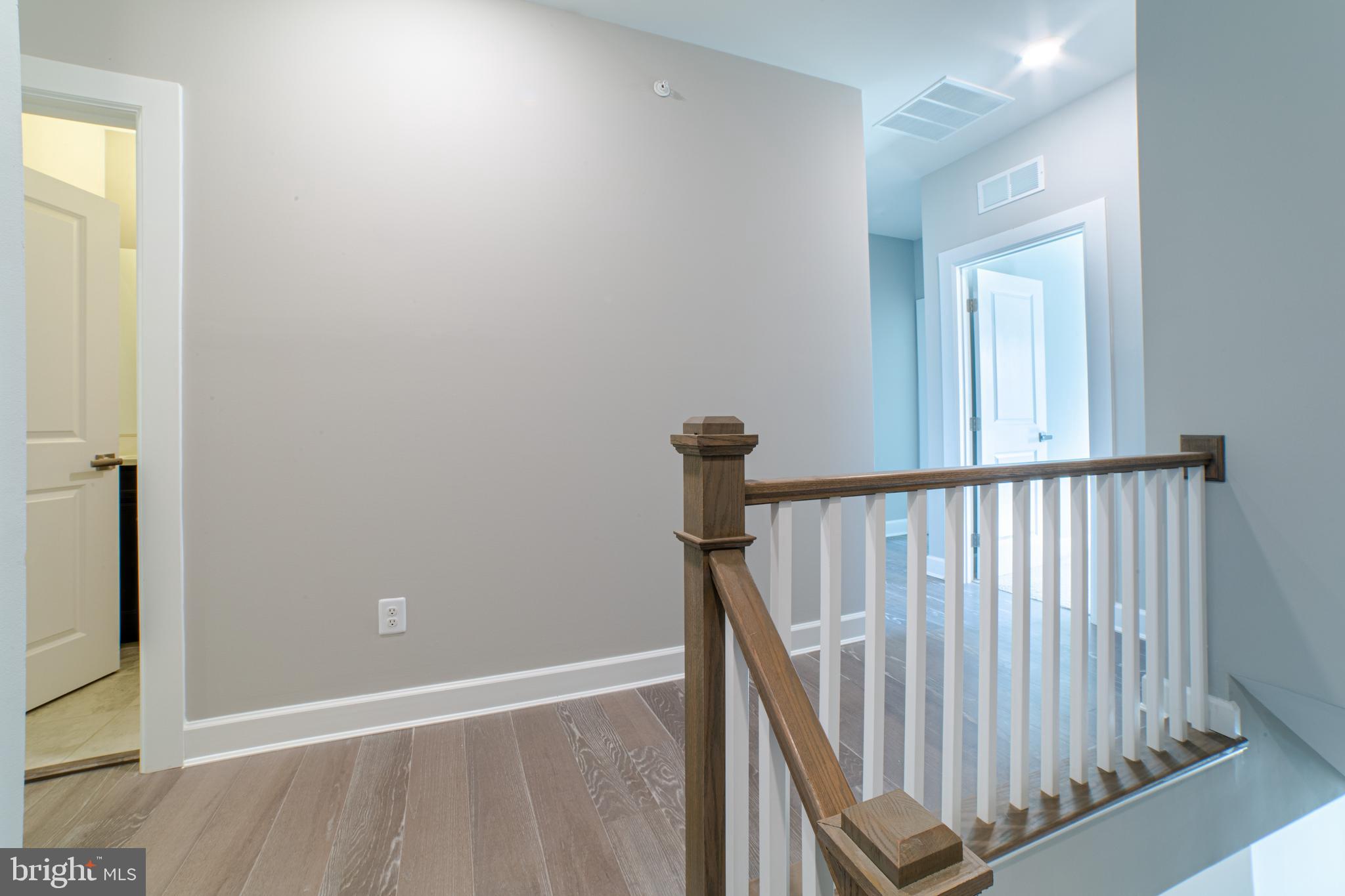 PONDS EDGE - Residential