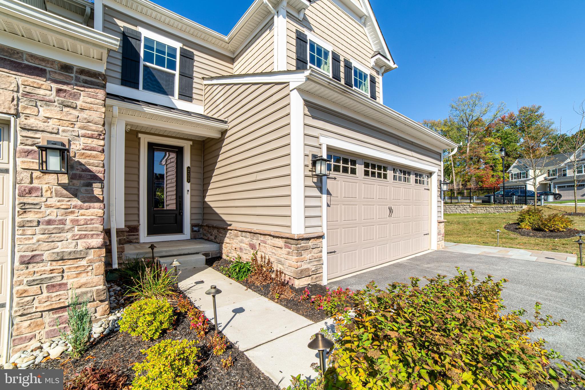 PONDS EDGE - Residential